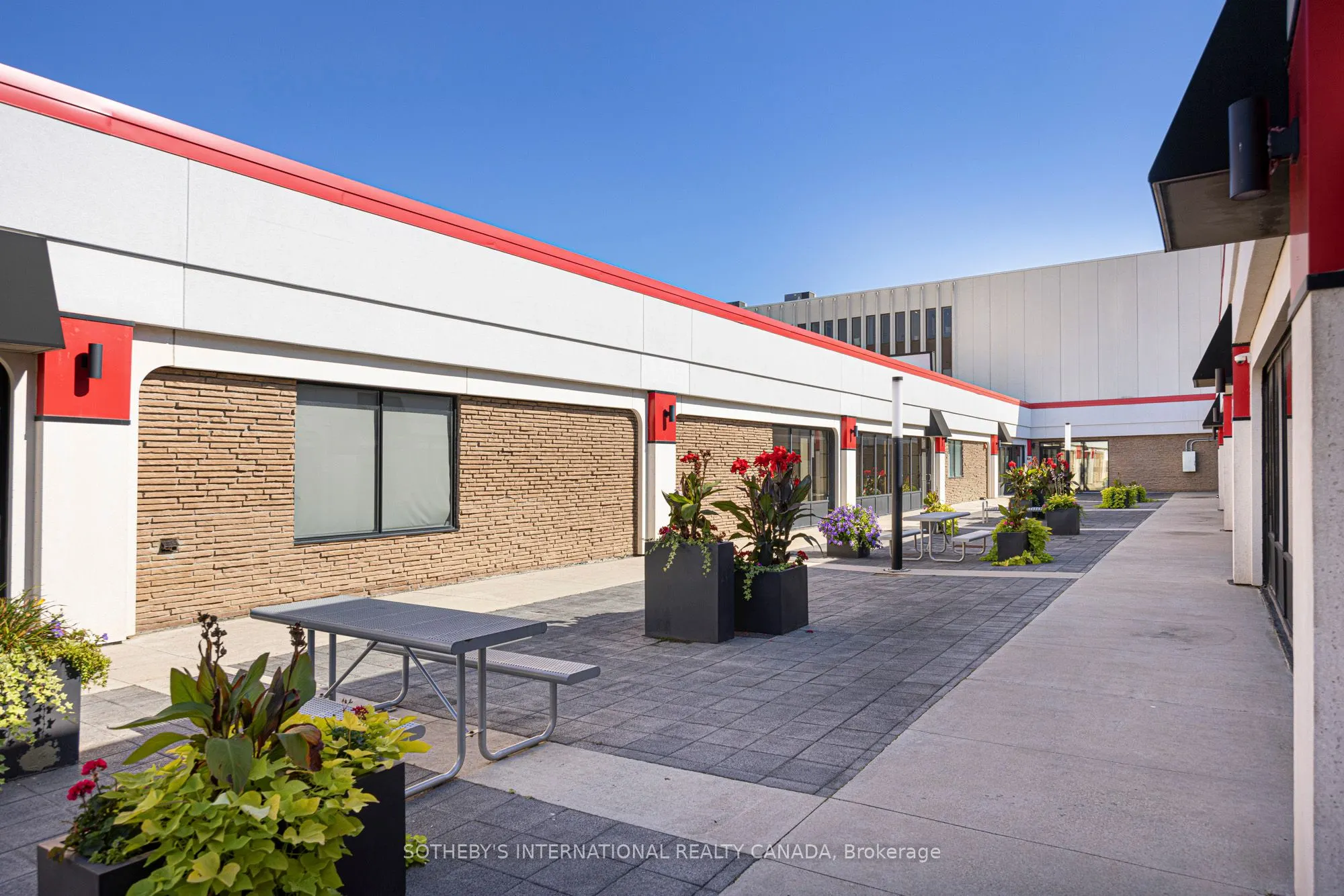 755 Queensway E, #18-19