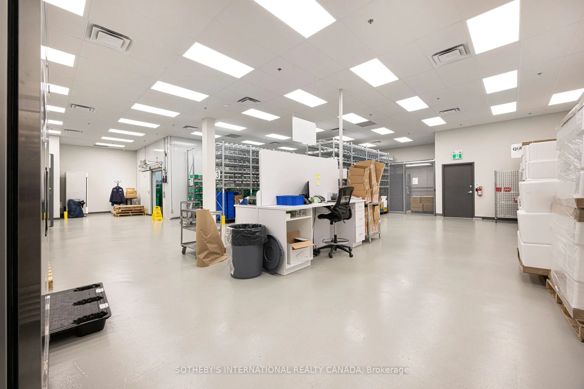 755 Queensway E, #18-19