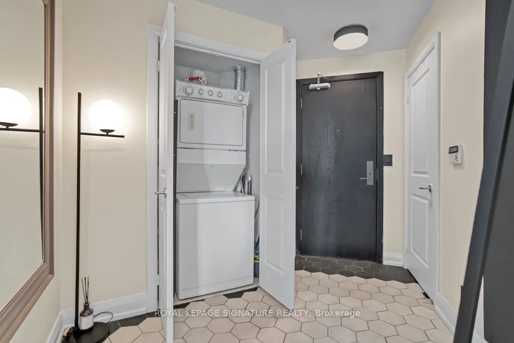 90 Absolute Avenue, #709