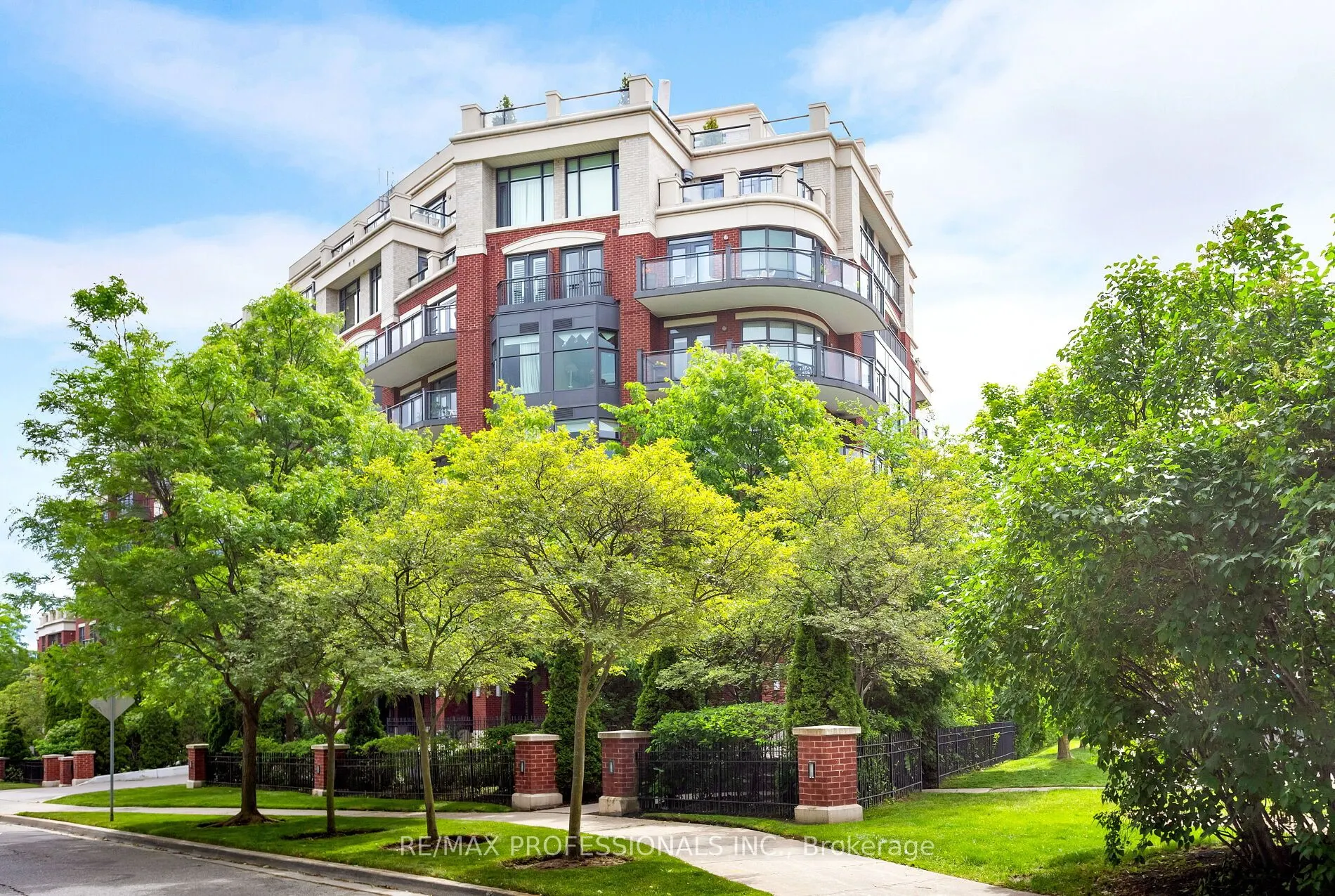 9 Burnhamthorpe Crescent, #311