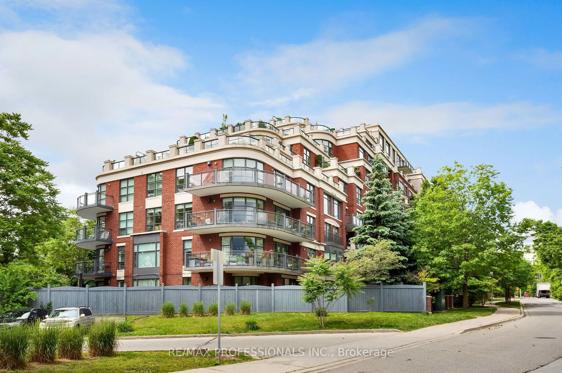 9 Burnhamthorpe Crescent, #311