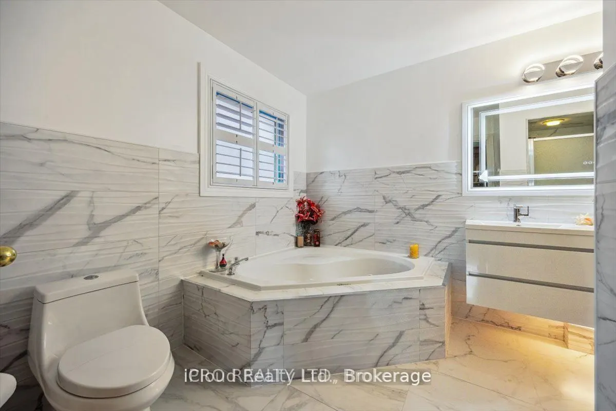 36 Pacific Wind Crescent