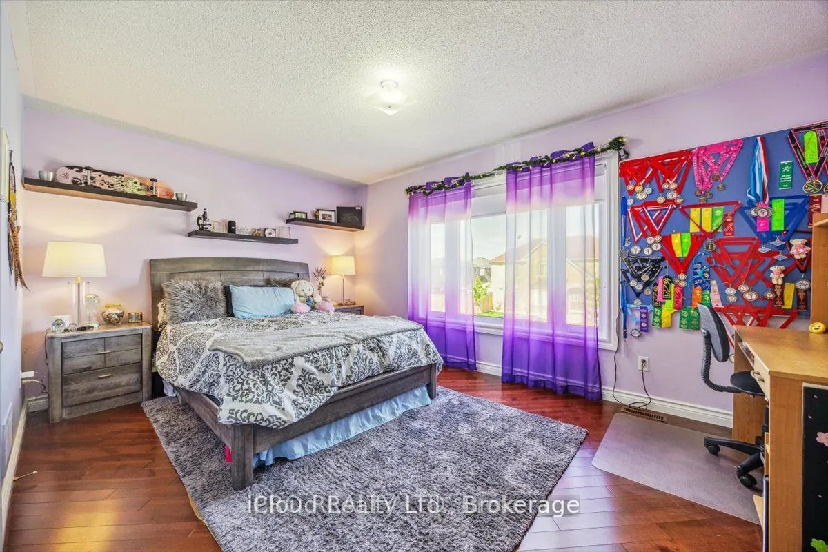 36 Pacific Wind Crescent