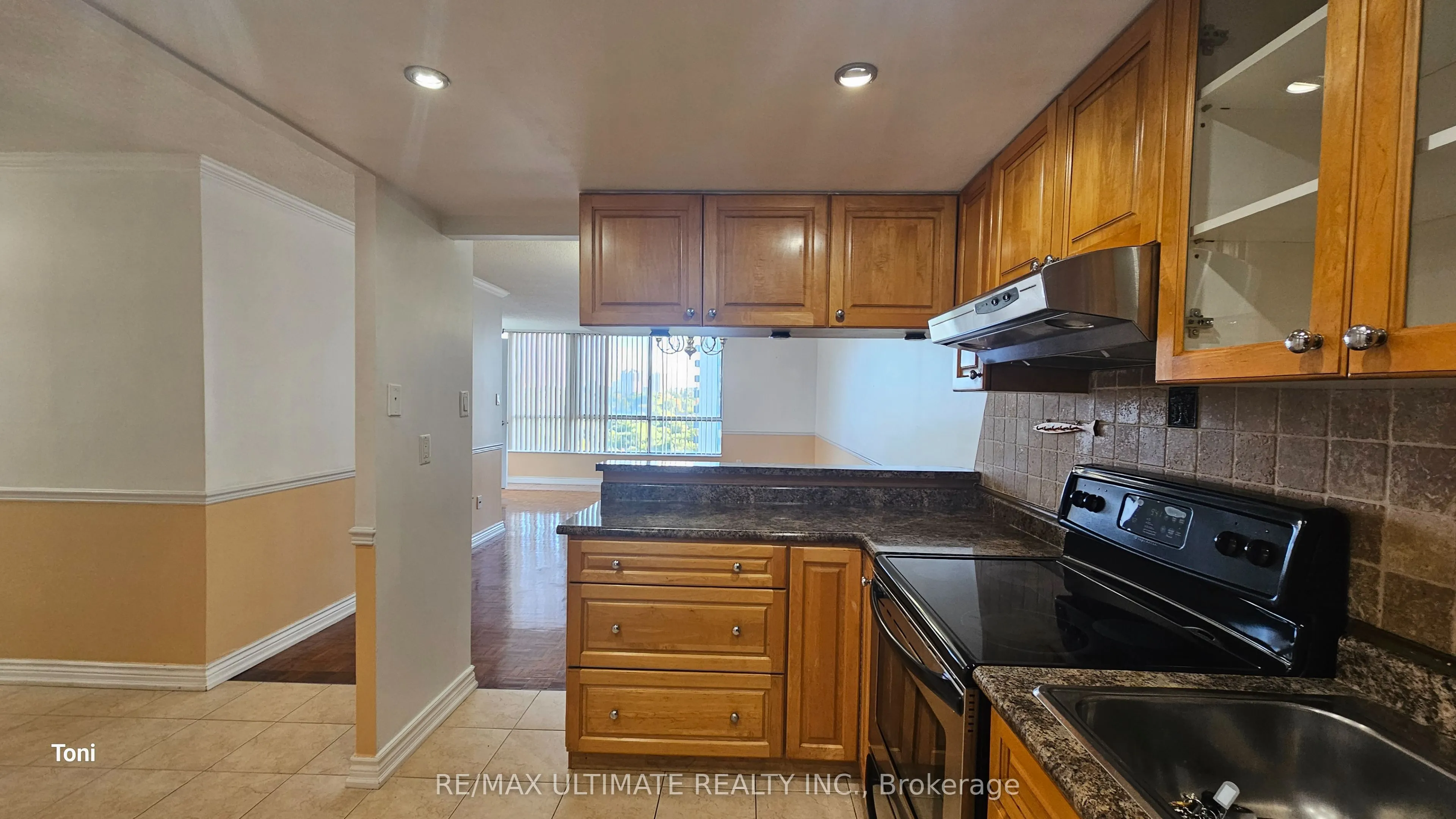 10 Martha Eaton Way, #1409