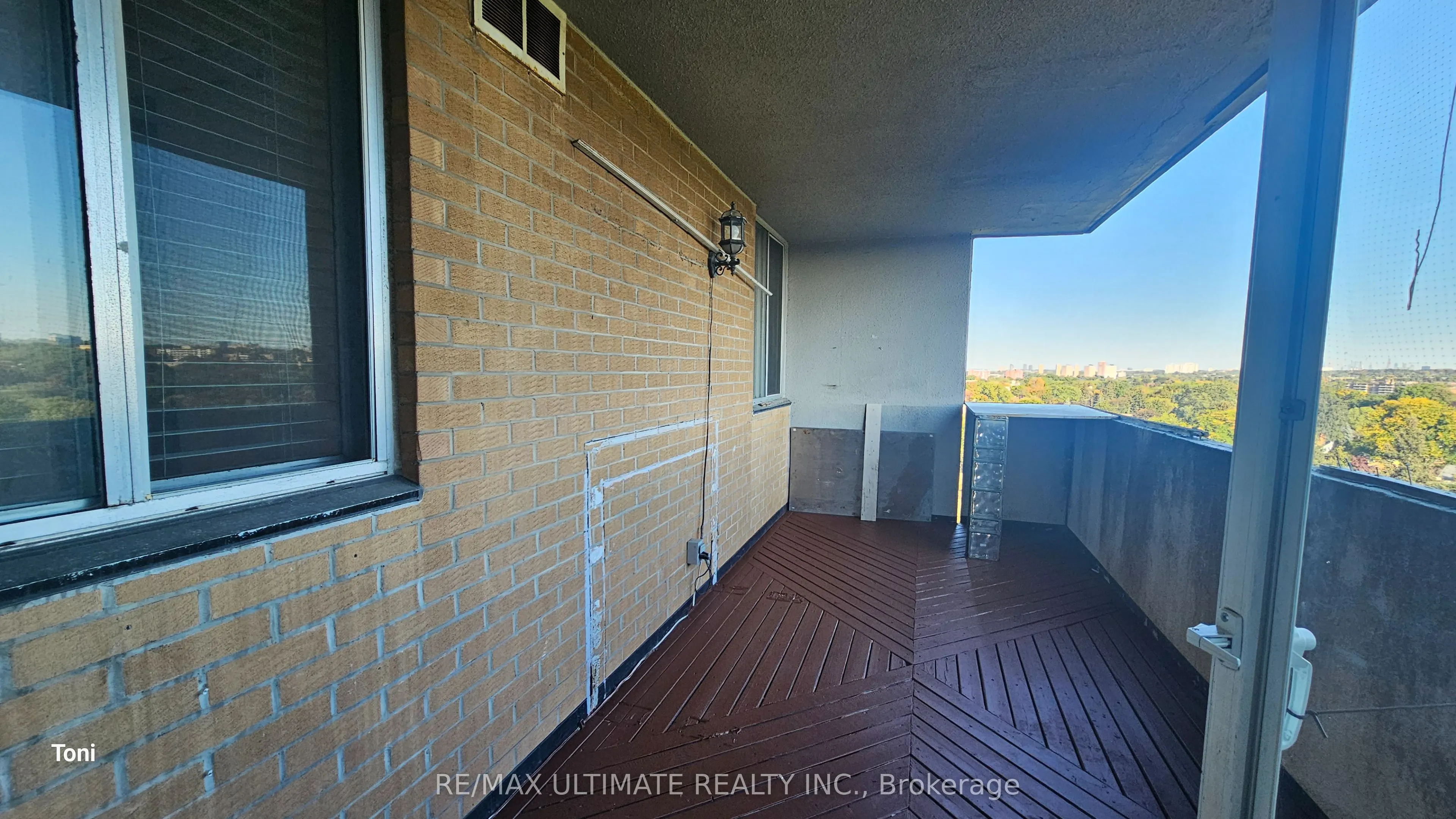 10 Martha Eaton Way, #1409