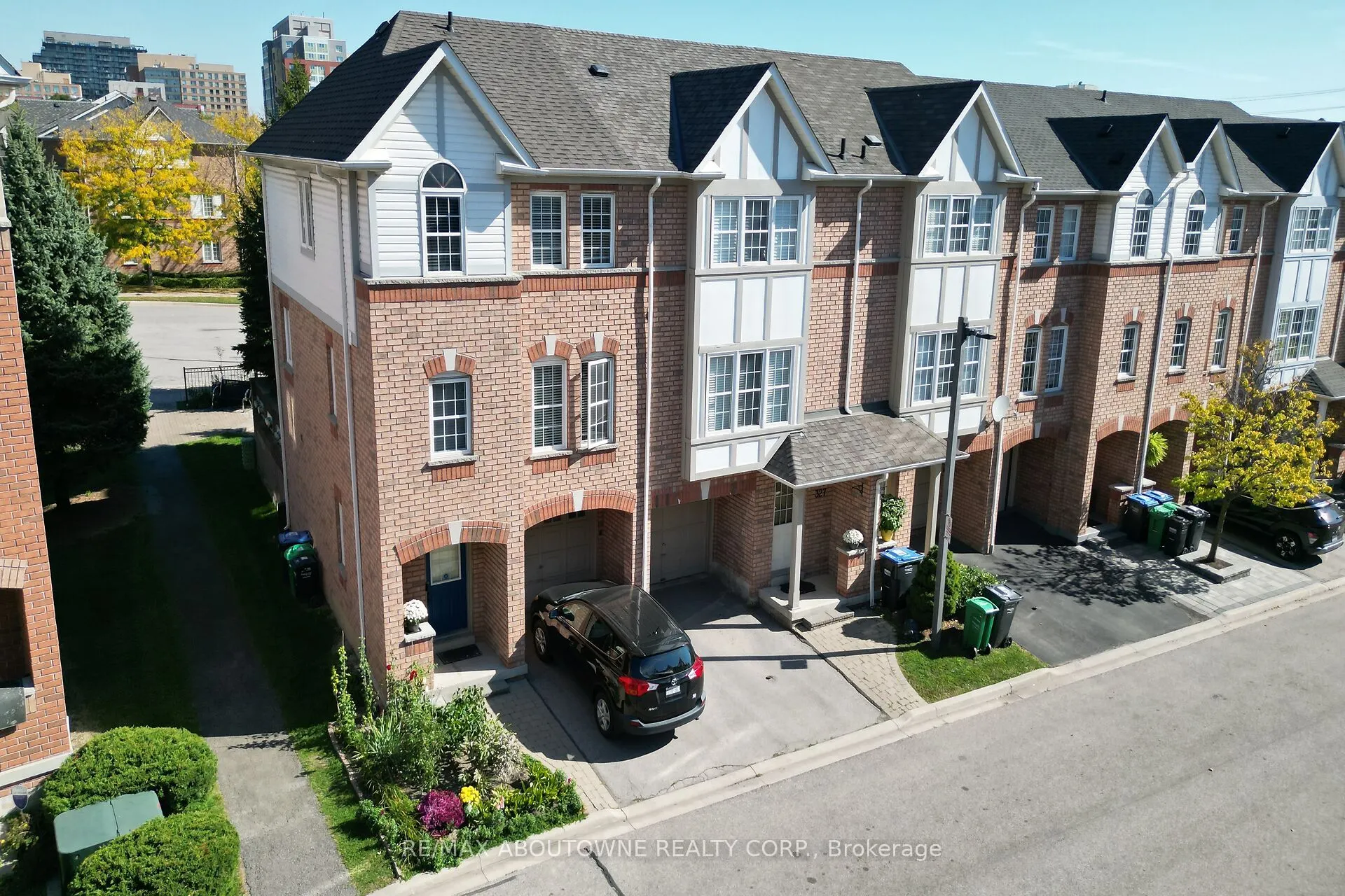 3030 Breakwater Court, #327