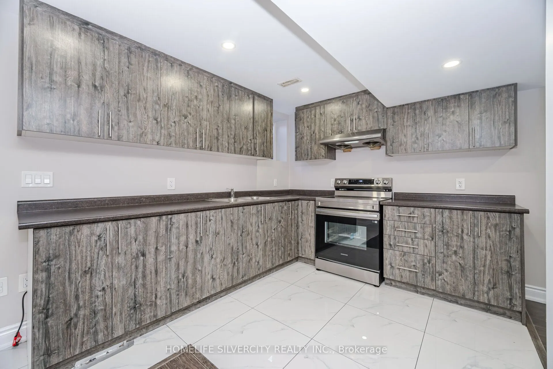 105 Aylesbury Drive
