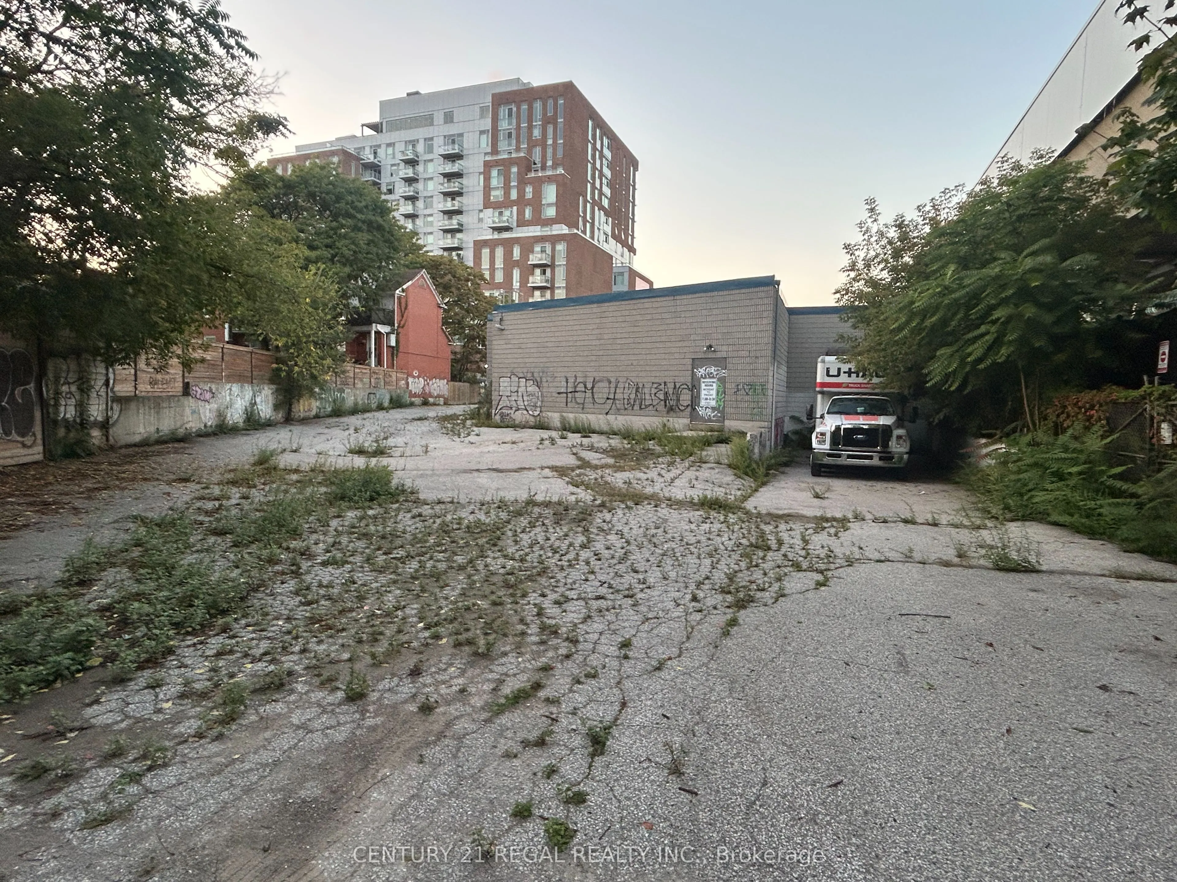 1453 DUPONT Street