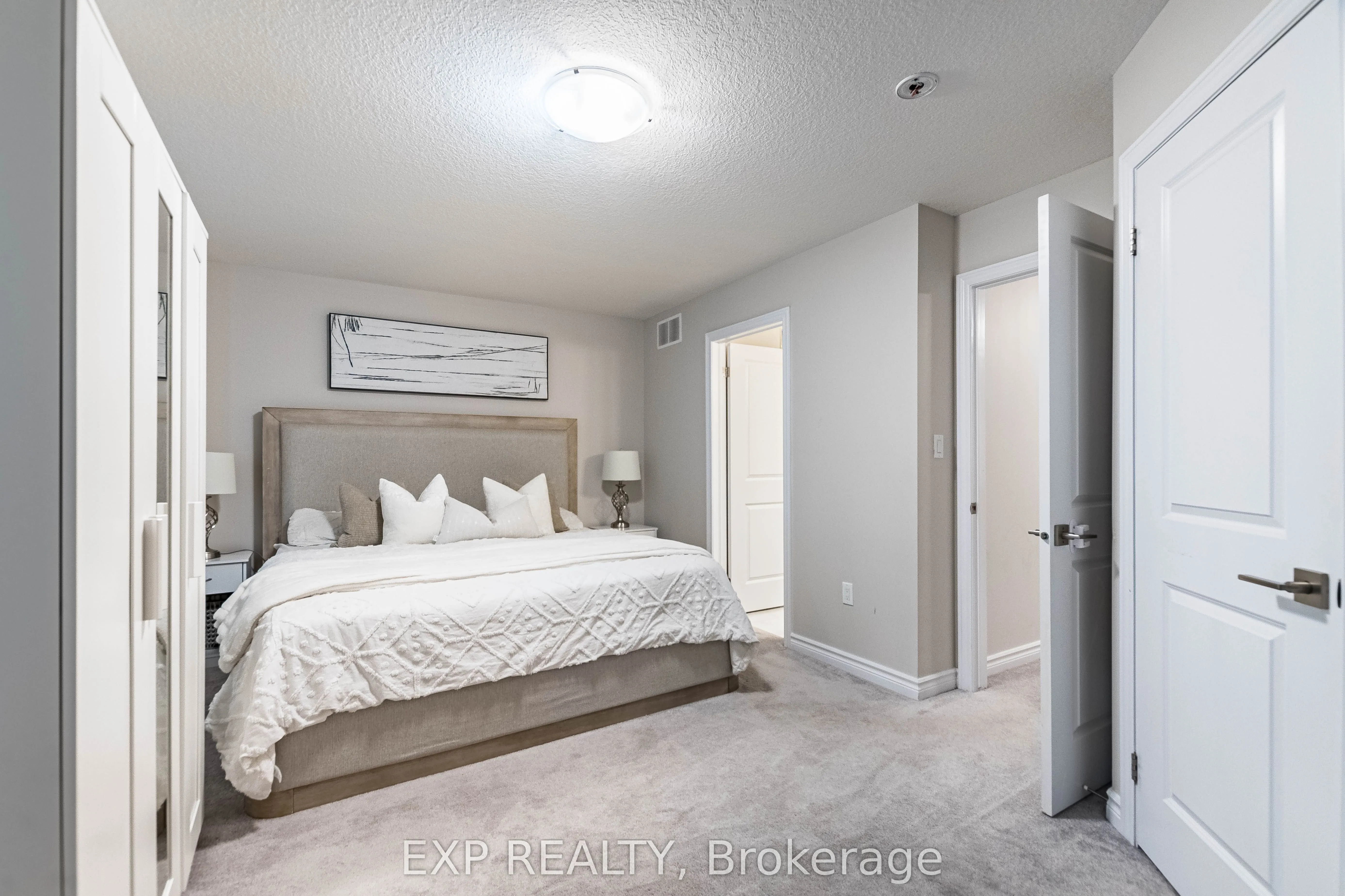 445 Ontario Street S, #7