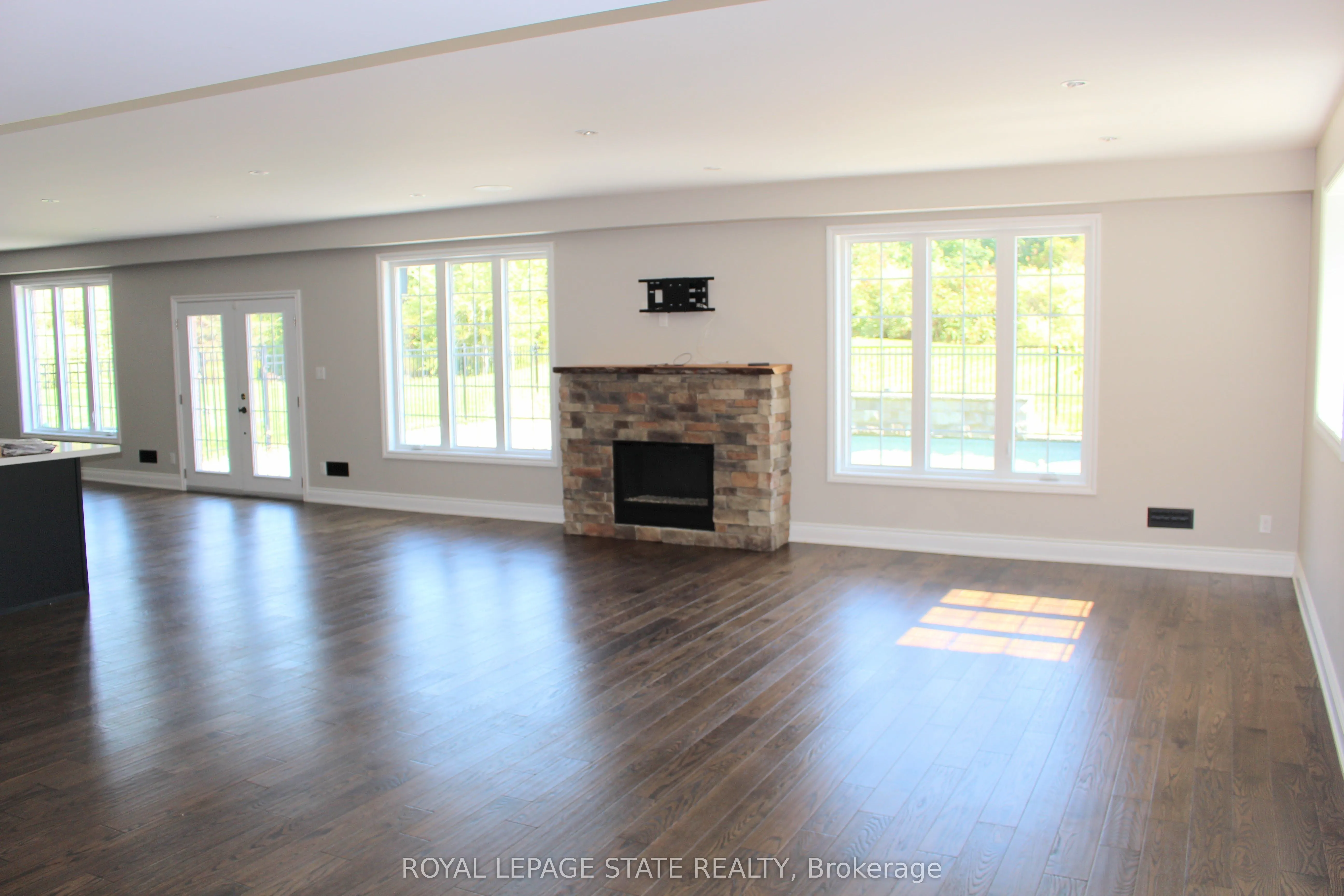 11490 Inglis Drive