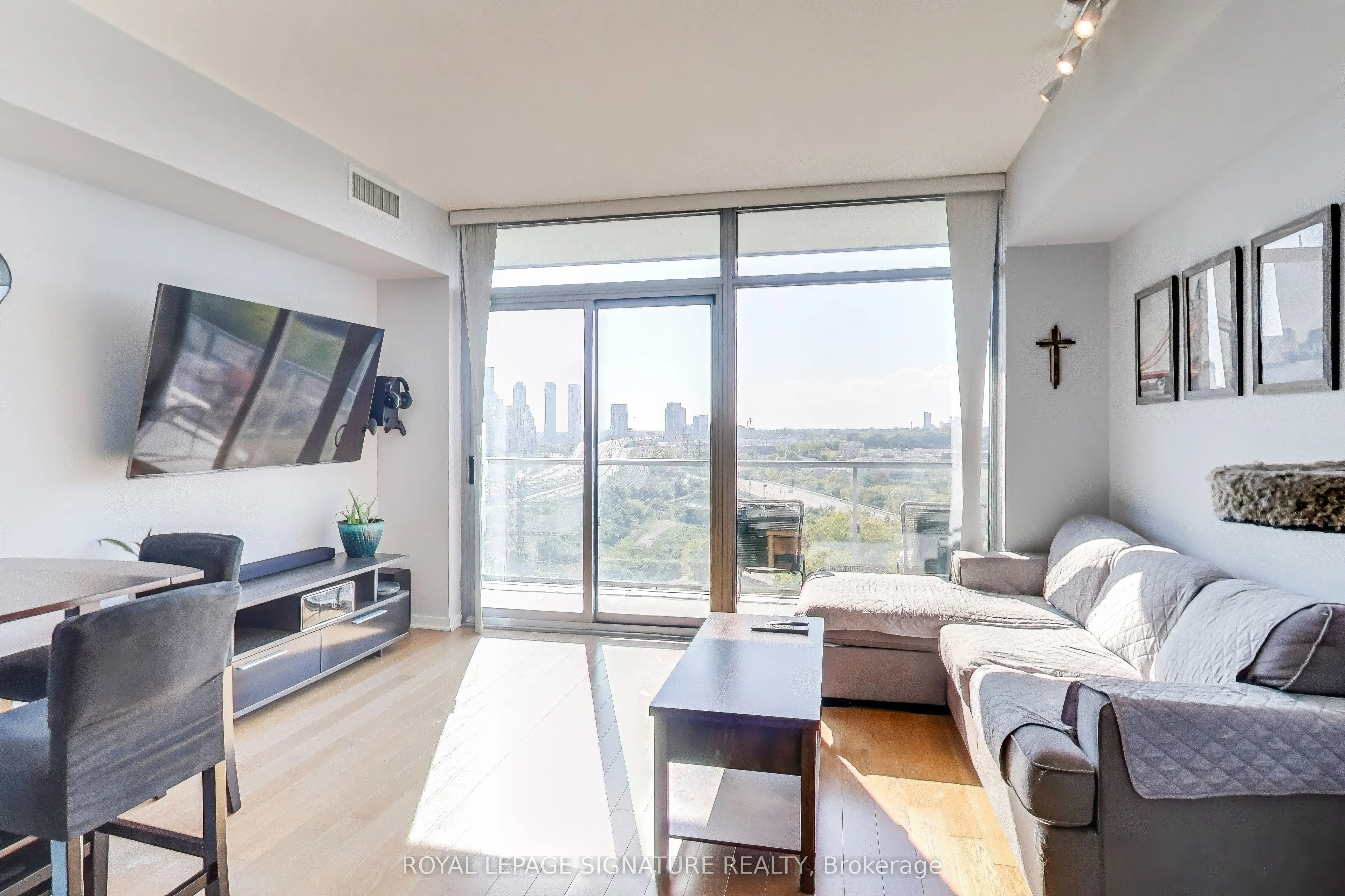 105 The Queensway, #1207