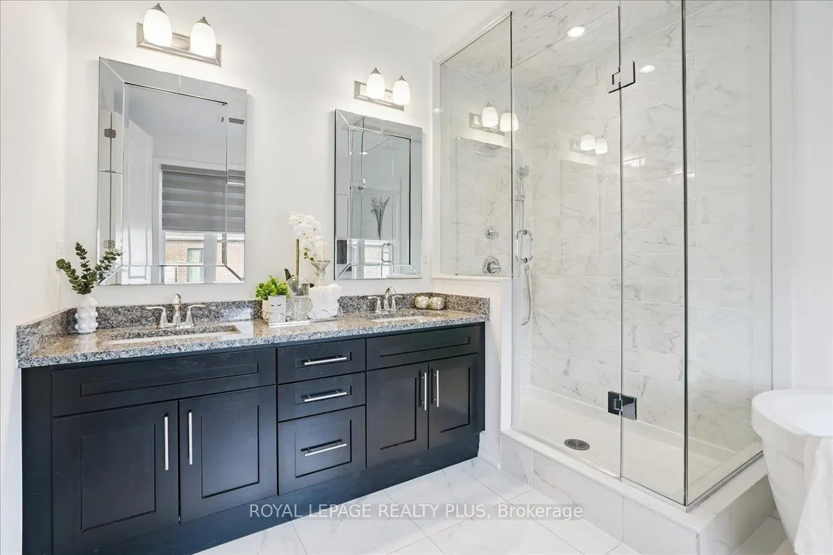 1416 Lakeport Crescent