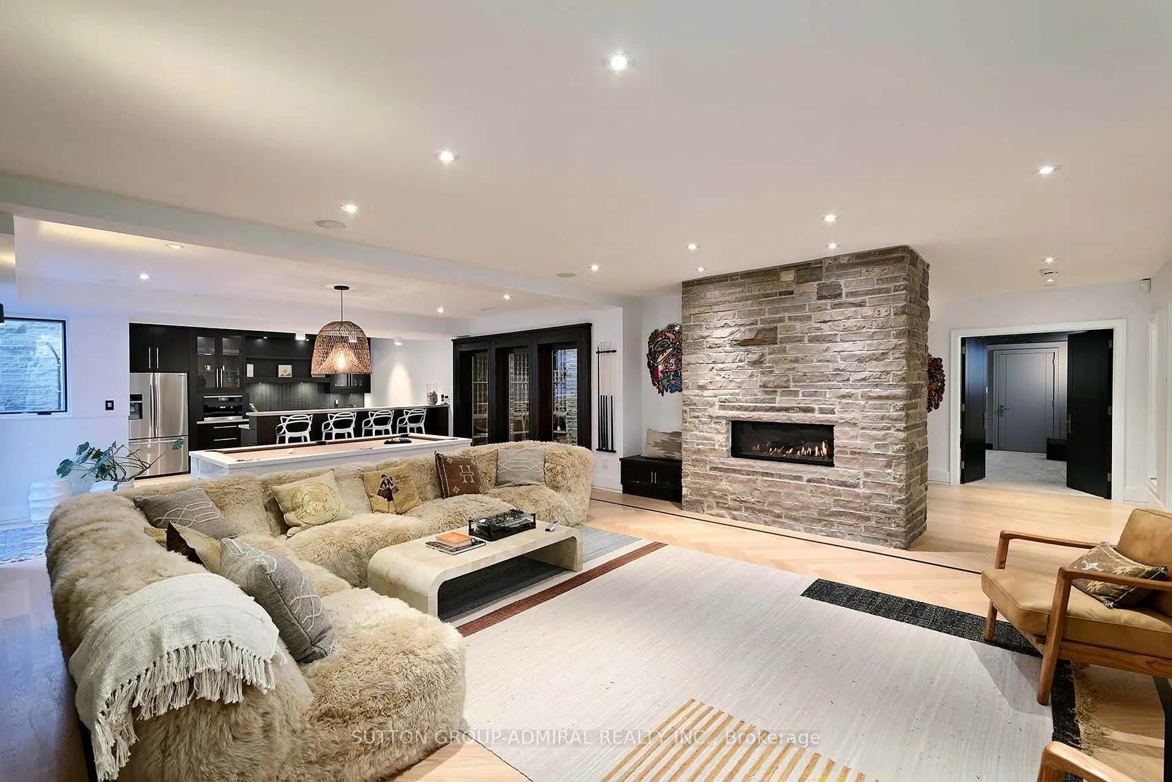 211 Glenview Drive