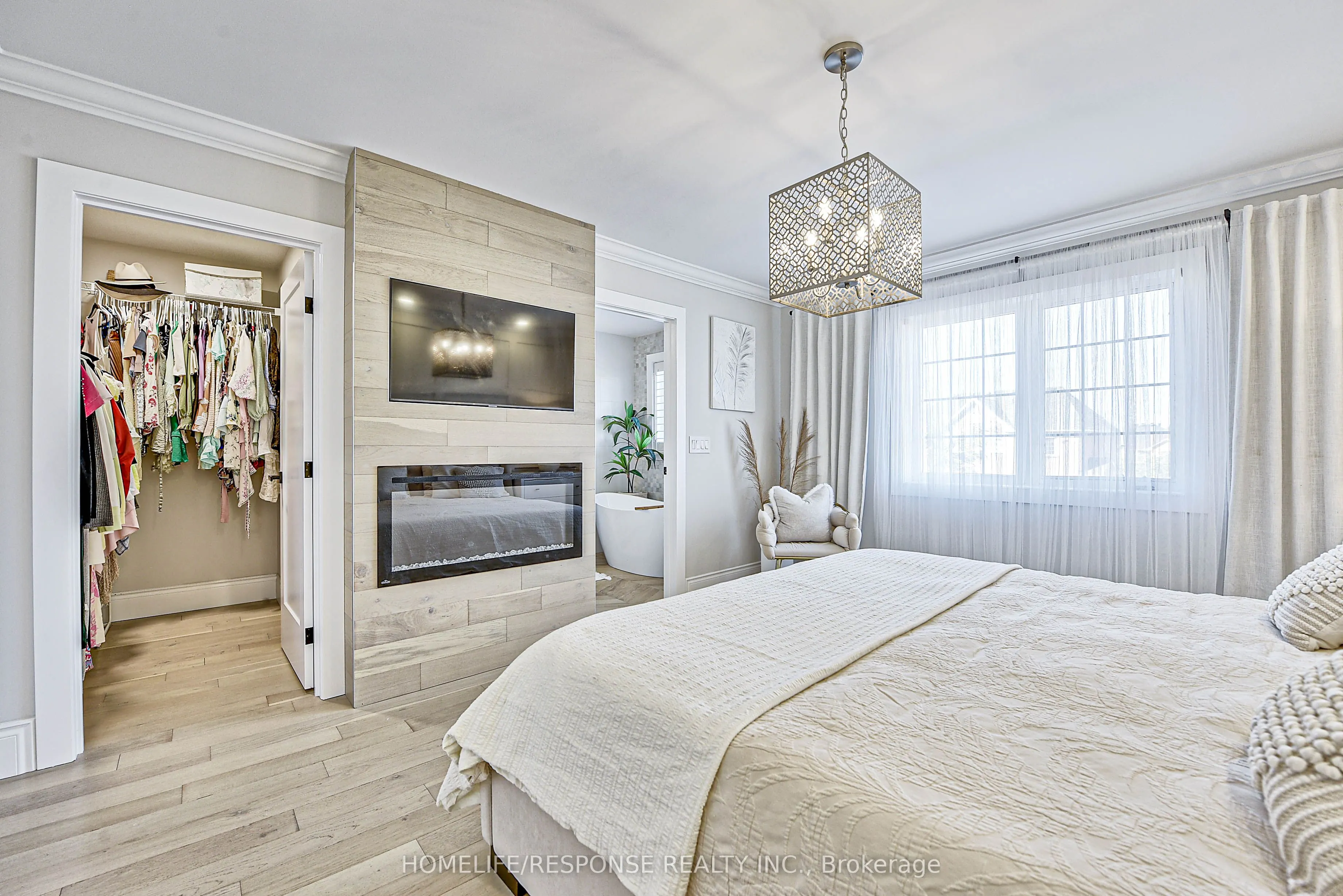 3927 Eglinton Avenue W
