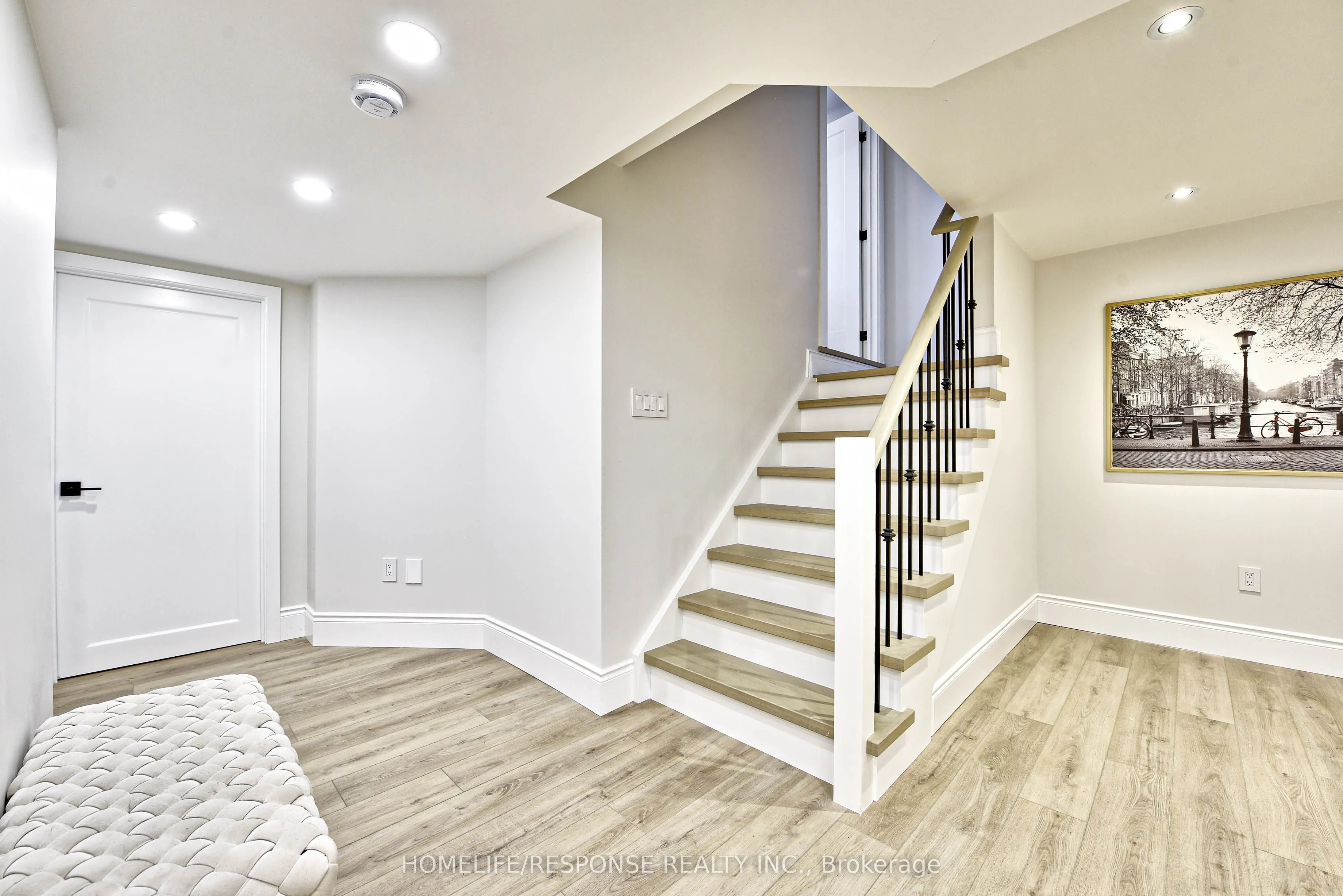 3927 Eglinton Avenue W