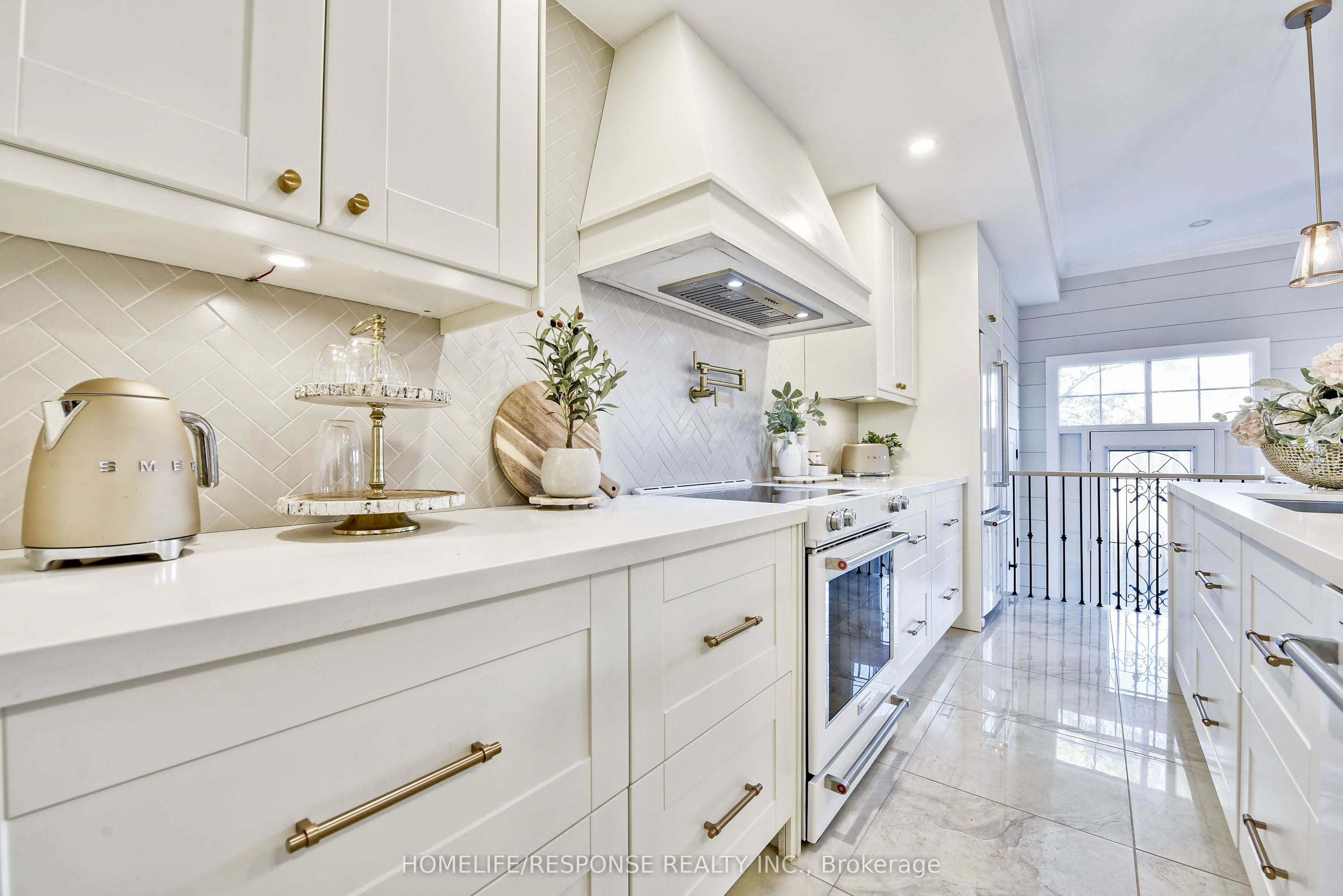 3927 Eglinton Avenue W