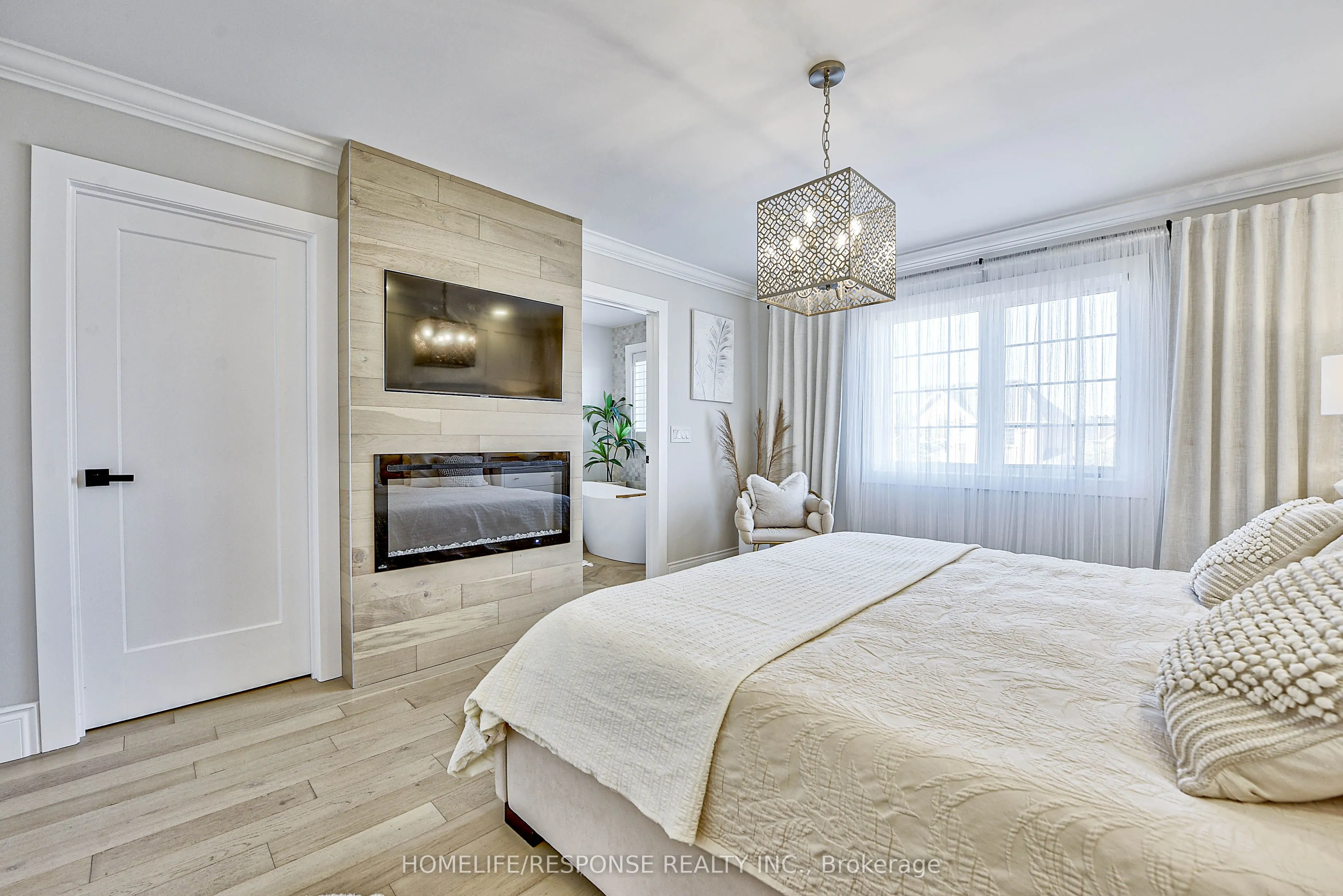 3927 Eglinton Avenue W