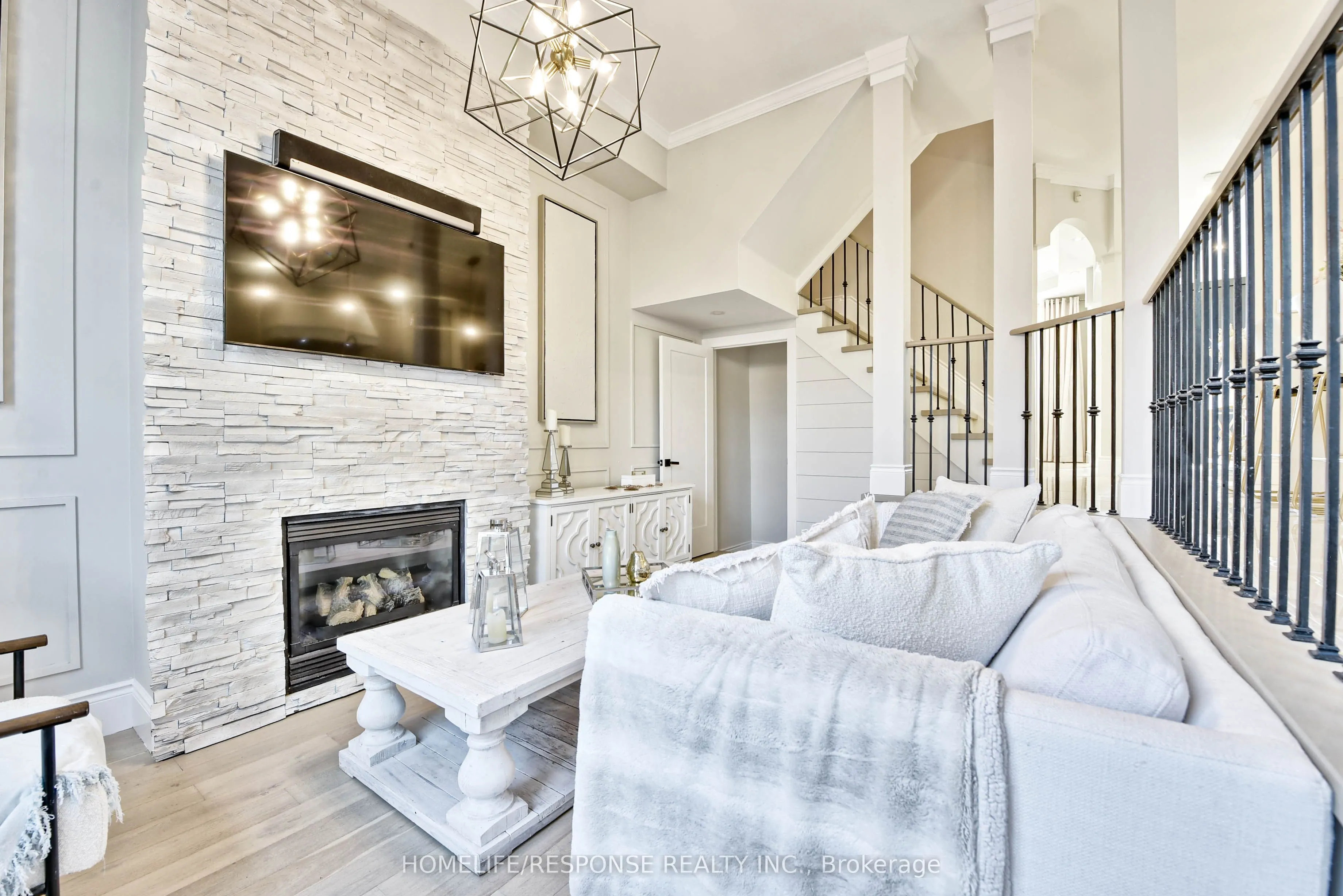 3927 Eglinton Avenue W