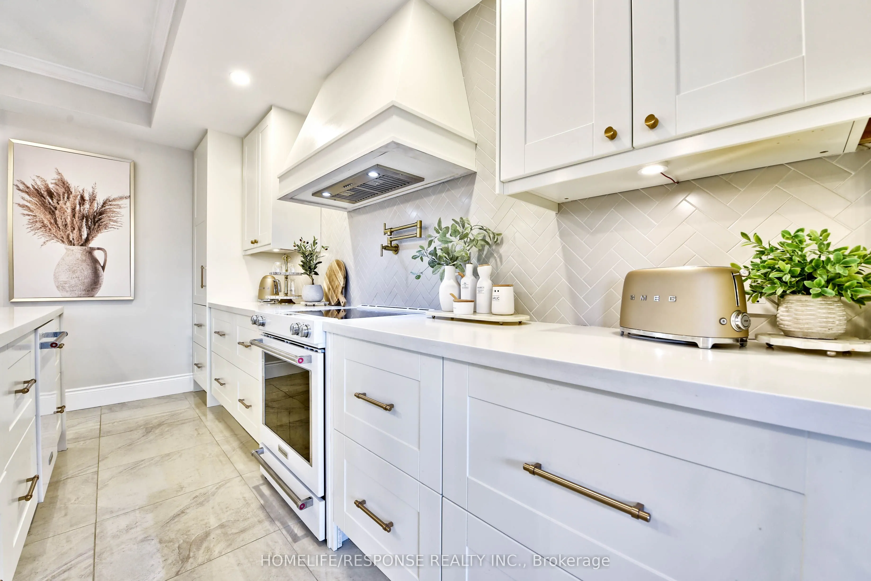 3927 Eglinton Avenue W