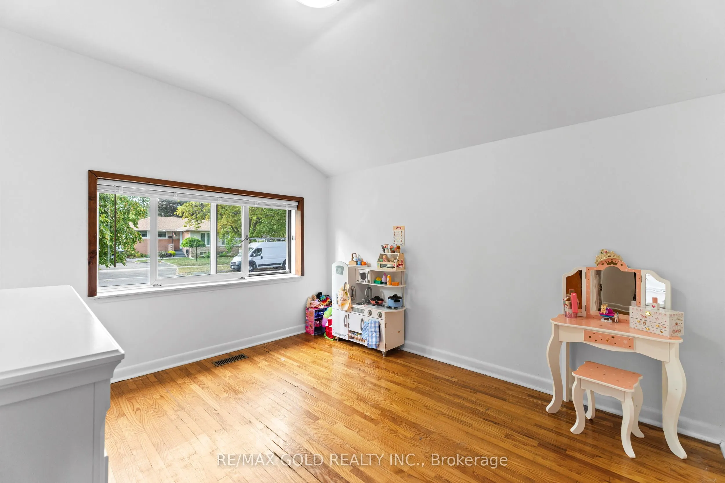 27 Burgby Avenue