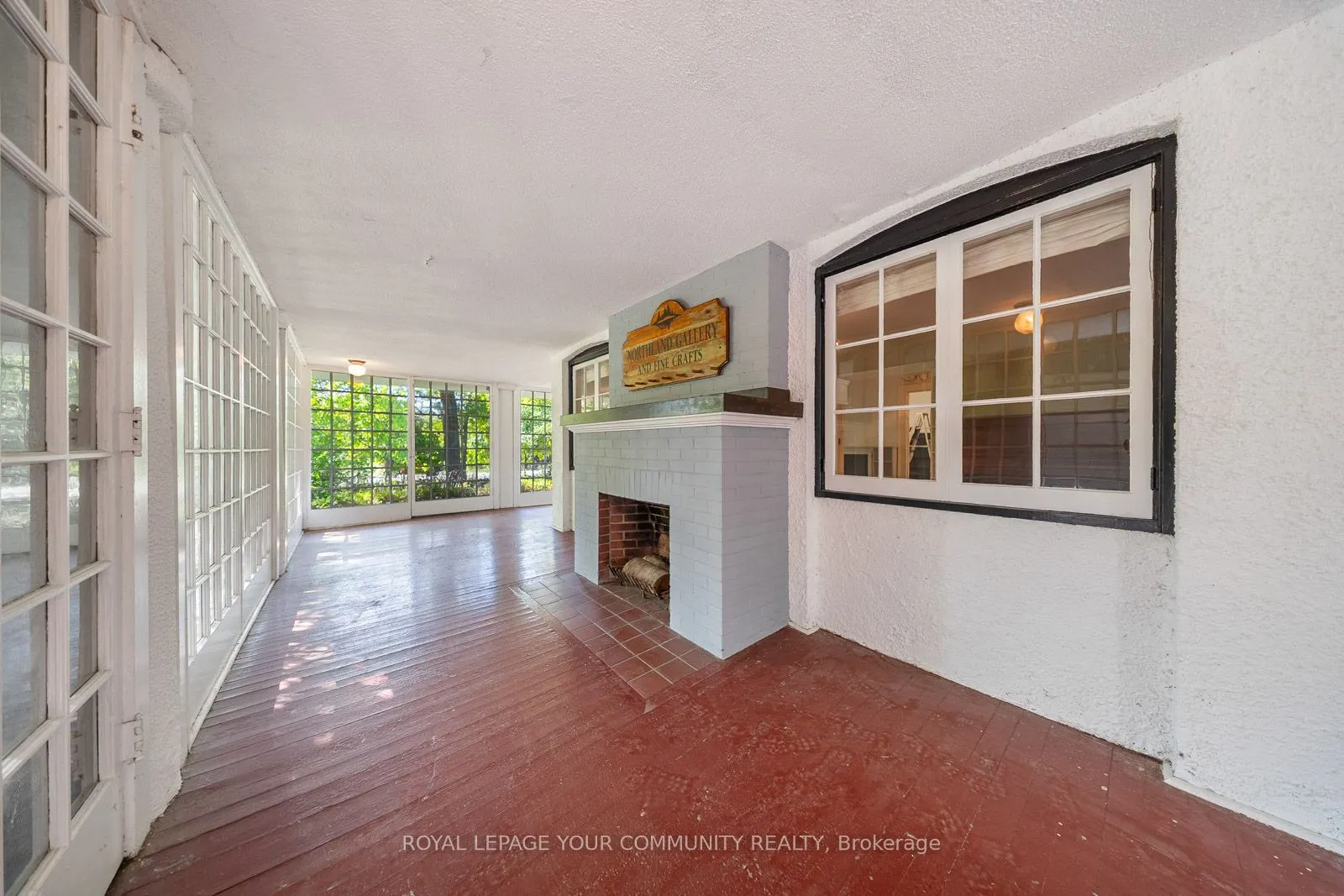 1173 Queen Victoria Avenue