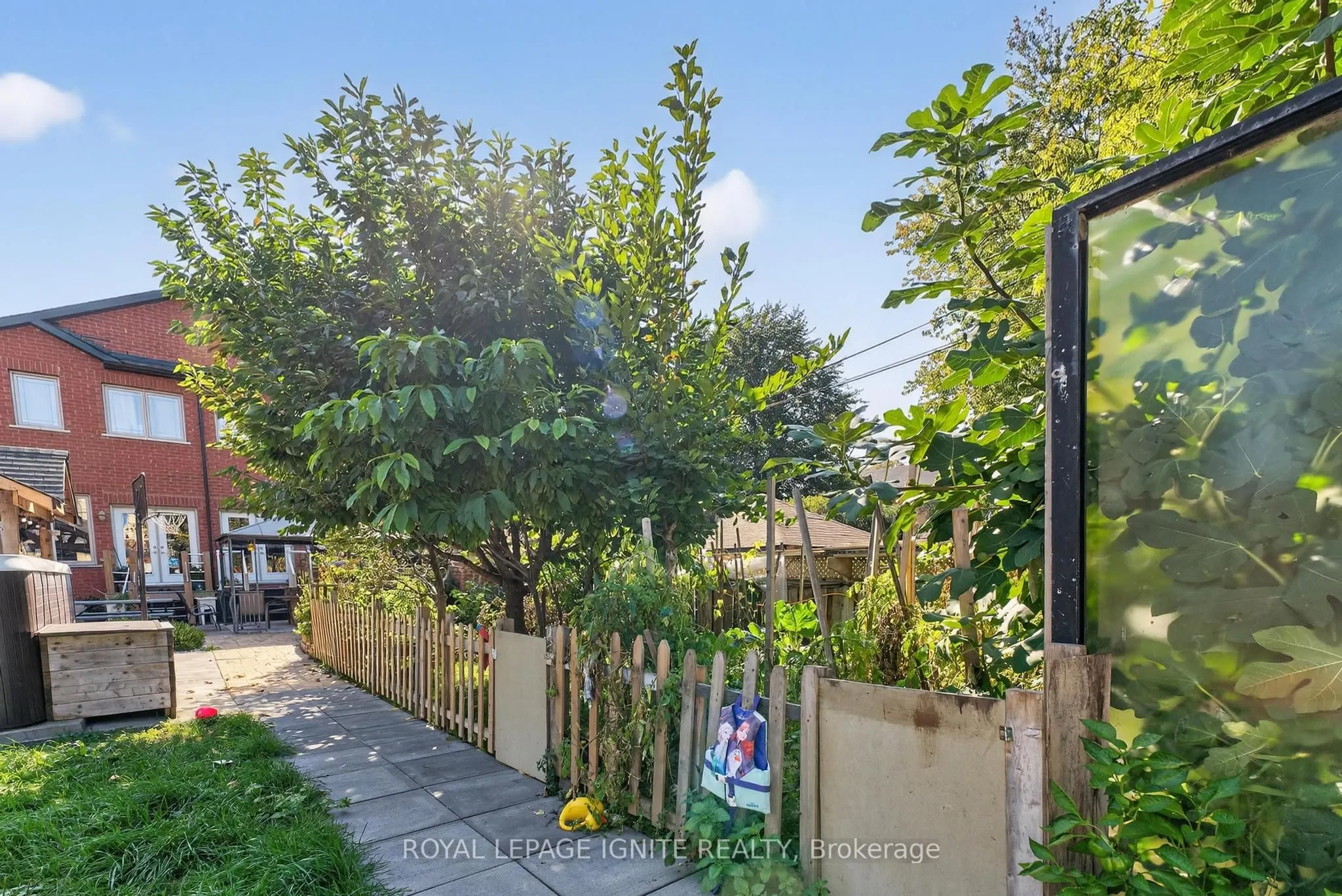 46 Lambton Avenue