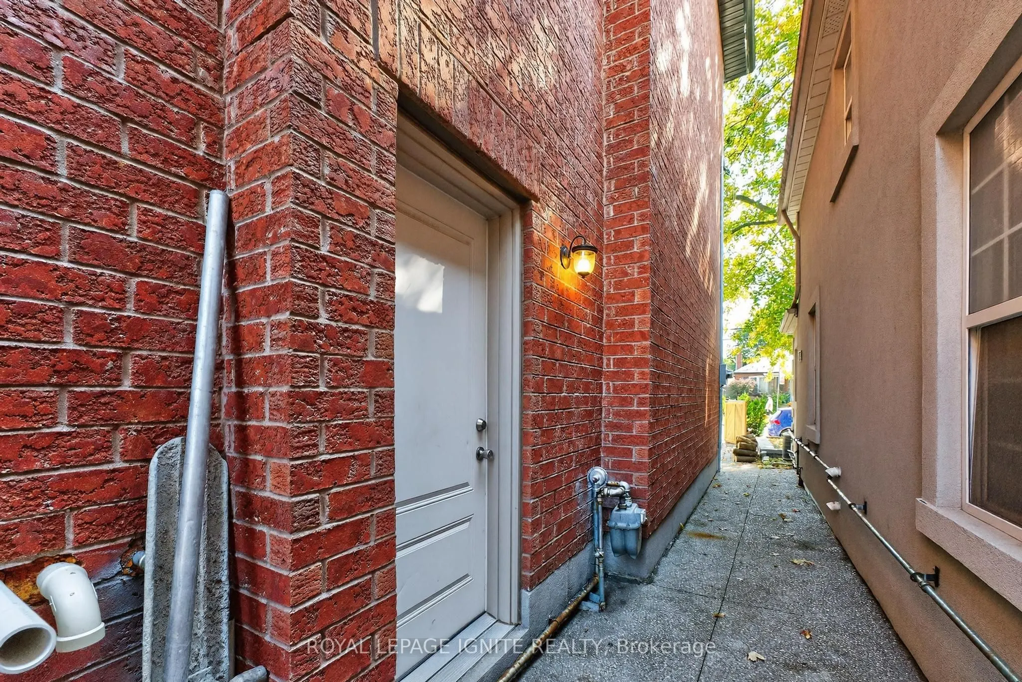 46 Lambton Avenue