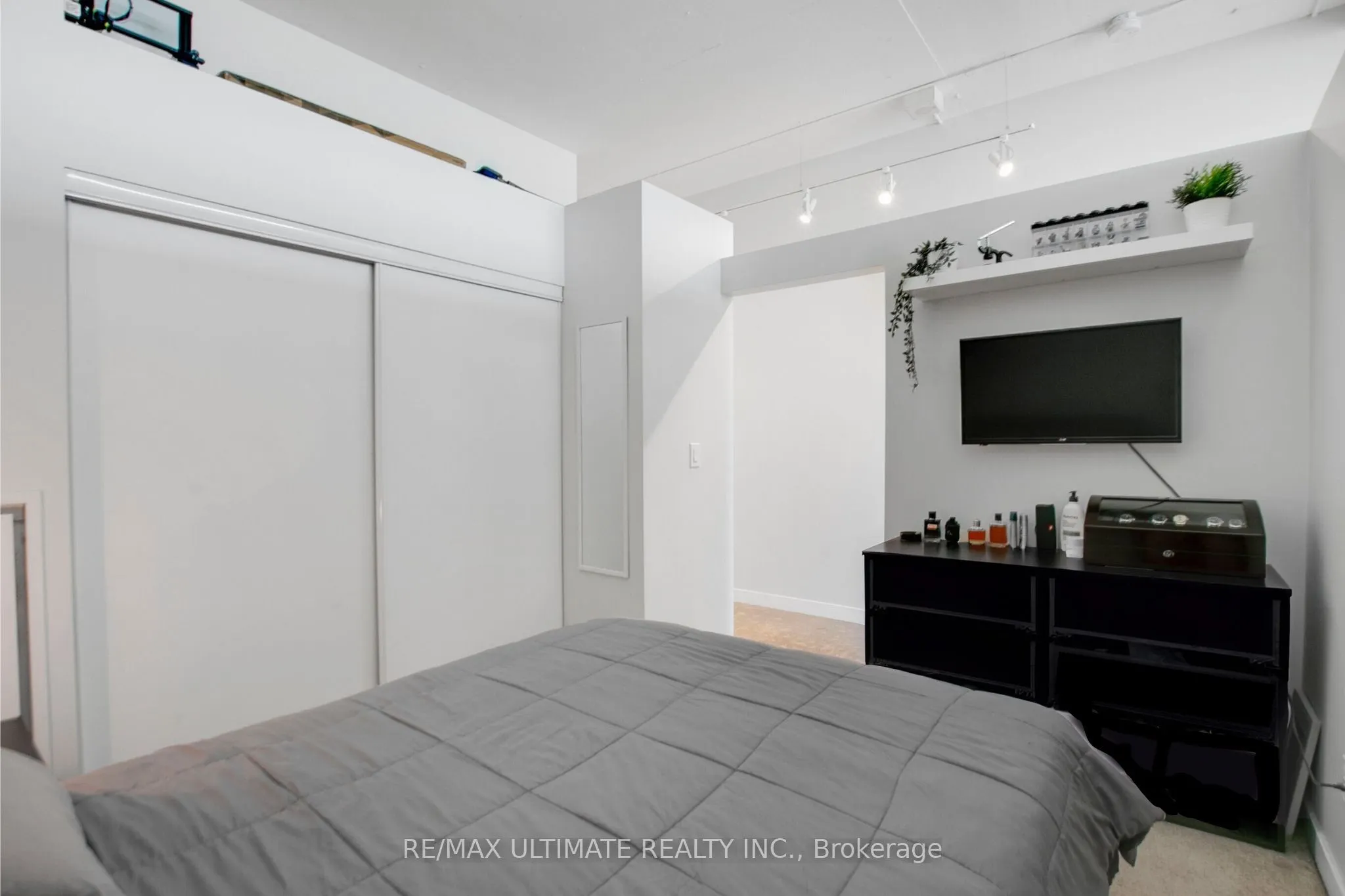 2 Fieldway Road, #912