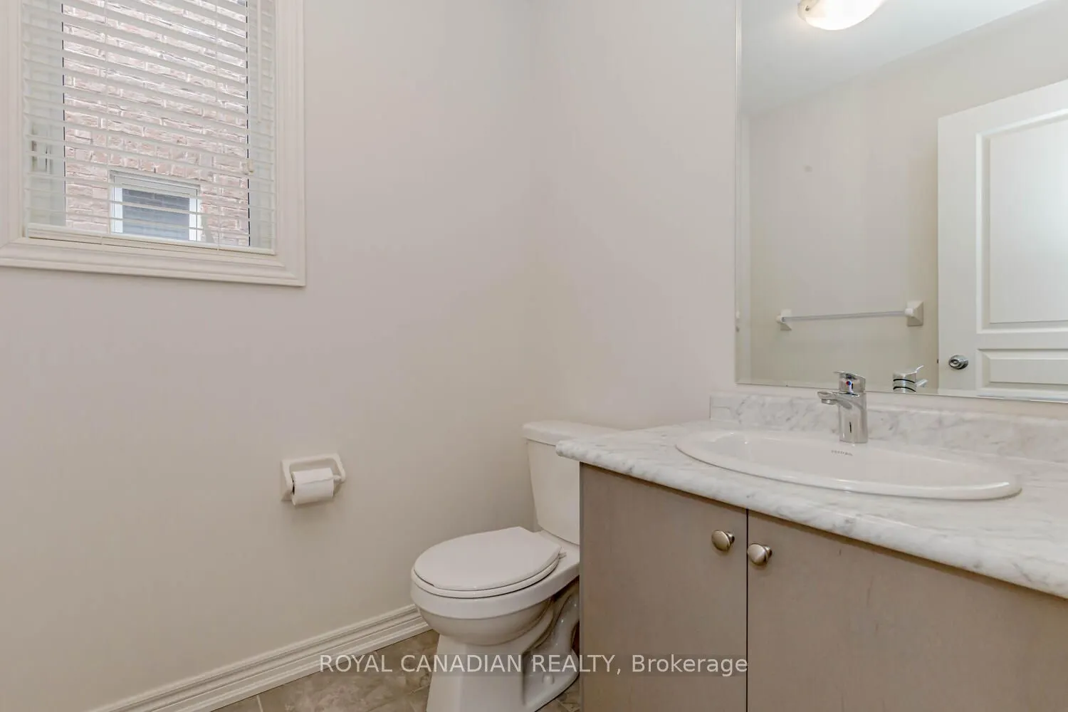 1467 Pratt Heights
