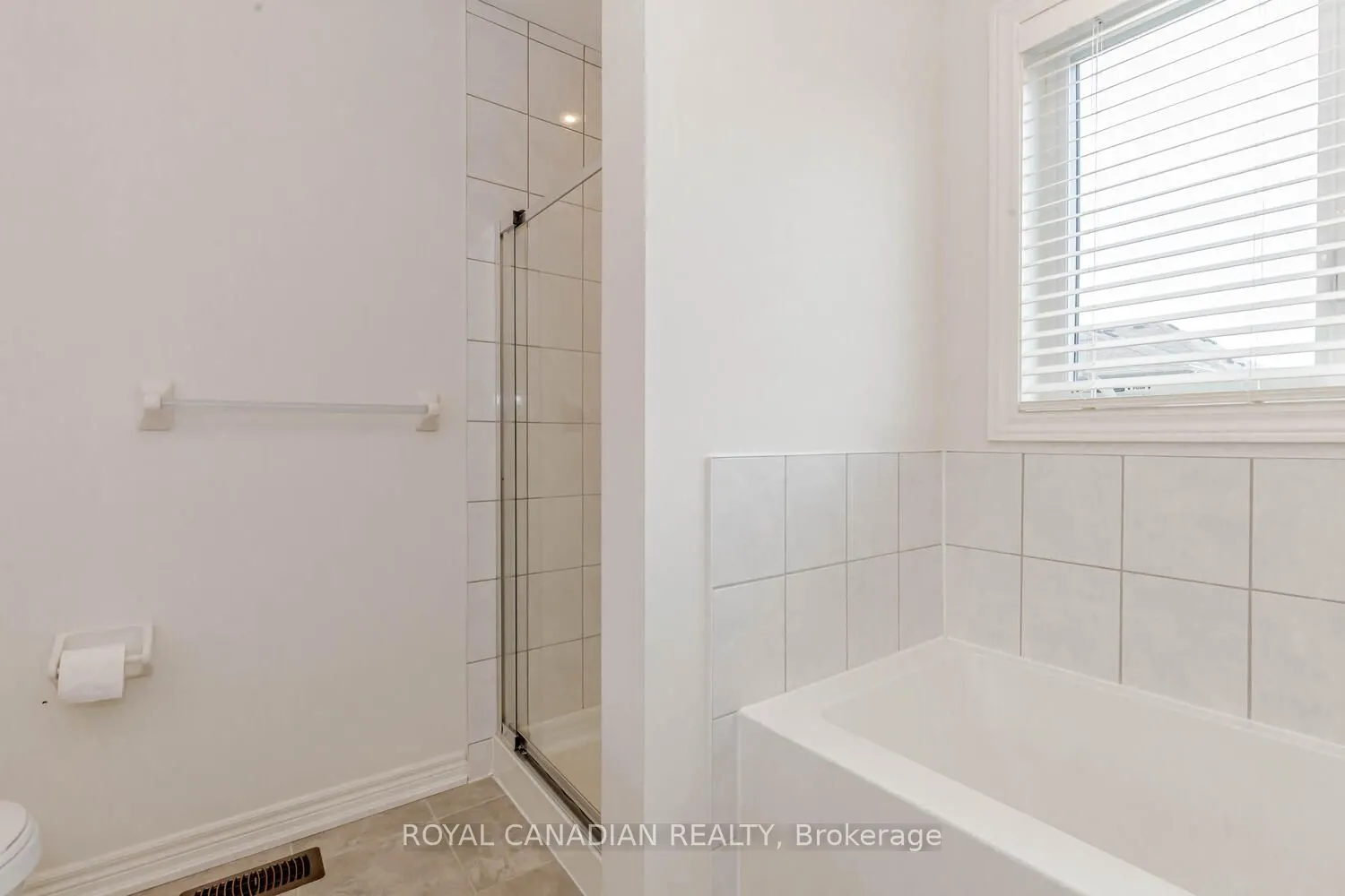 1467 Pratt Heights