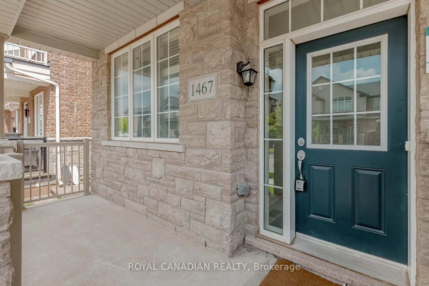 1467 Pratt Heights