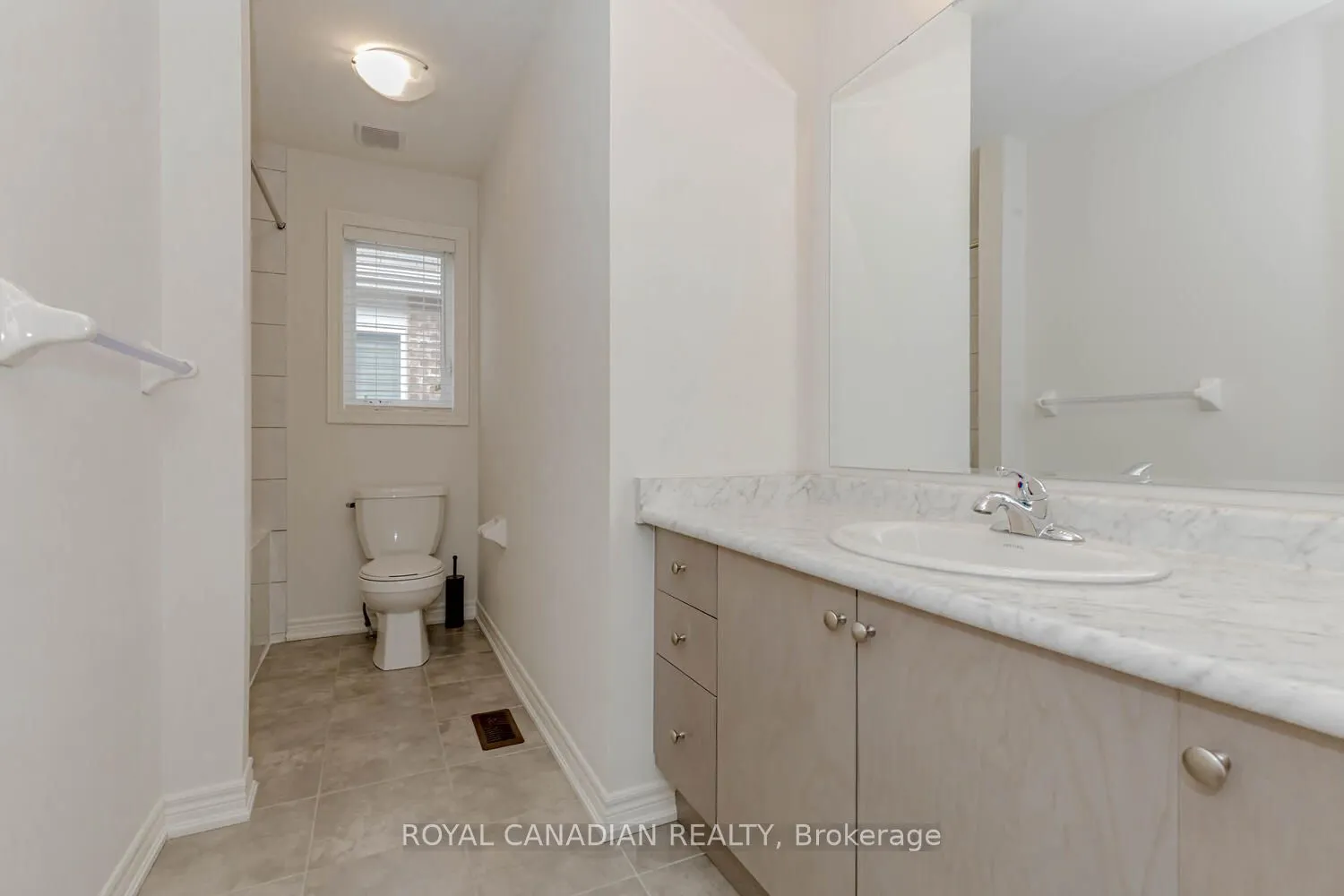 1467 Pratt Heights