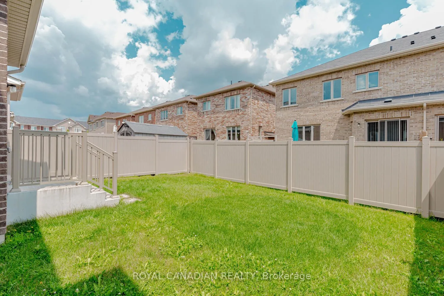 1467 Pratt Heights