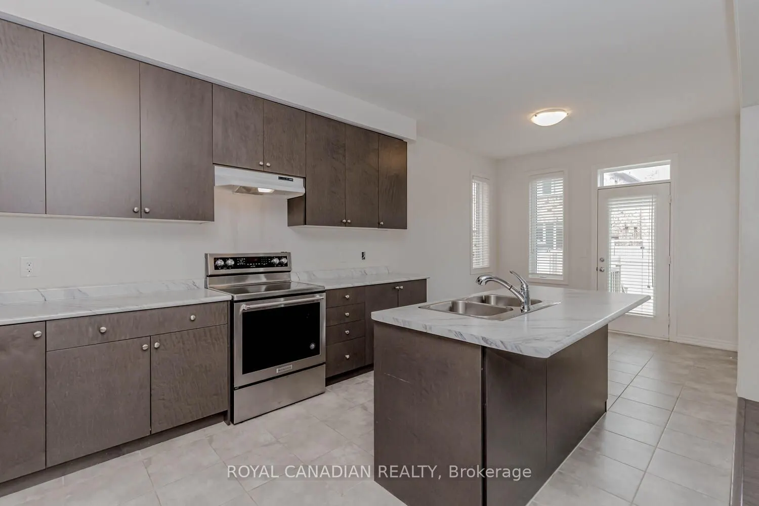 1467 Pratt Heights