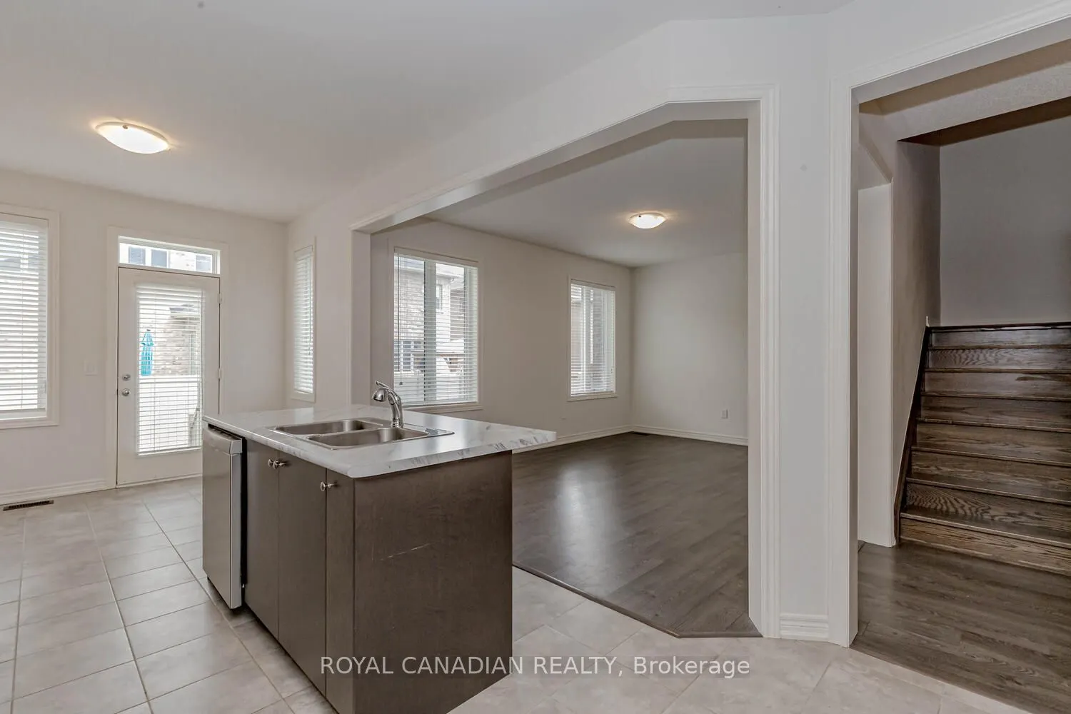 1467 Pratt Heights