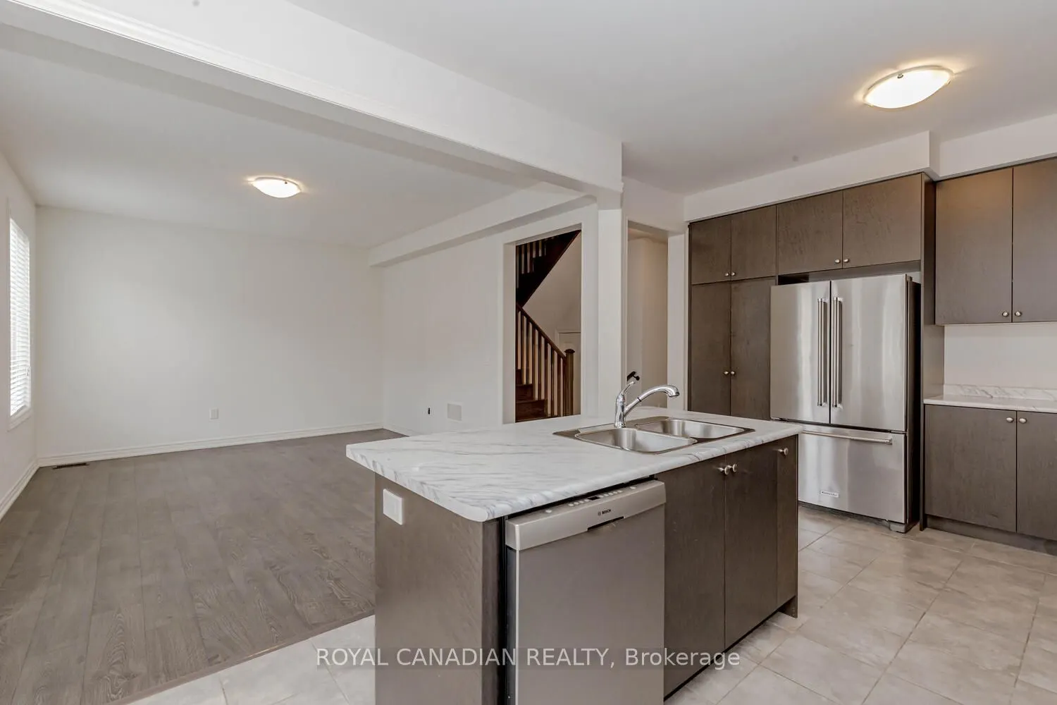 1467 Pratt Heights