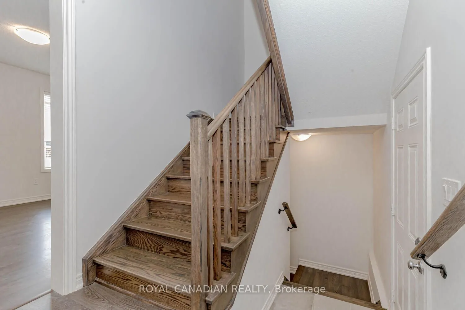 1467 Pratt Heights