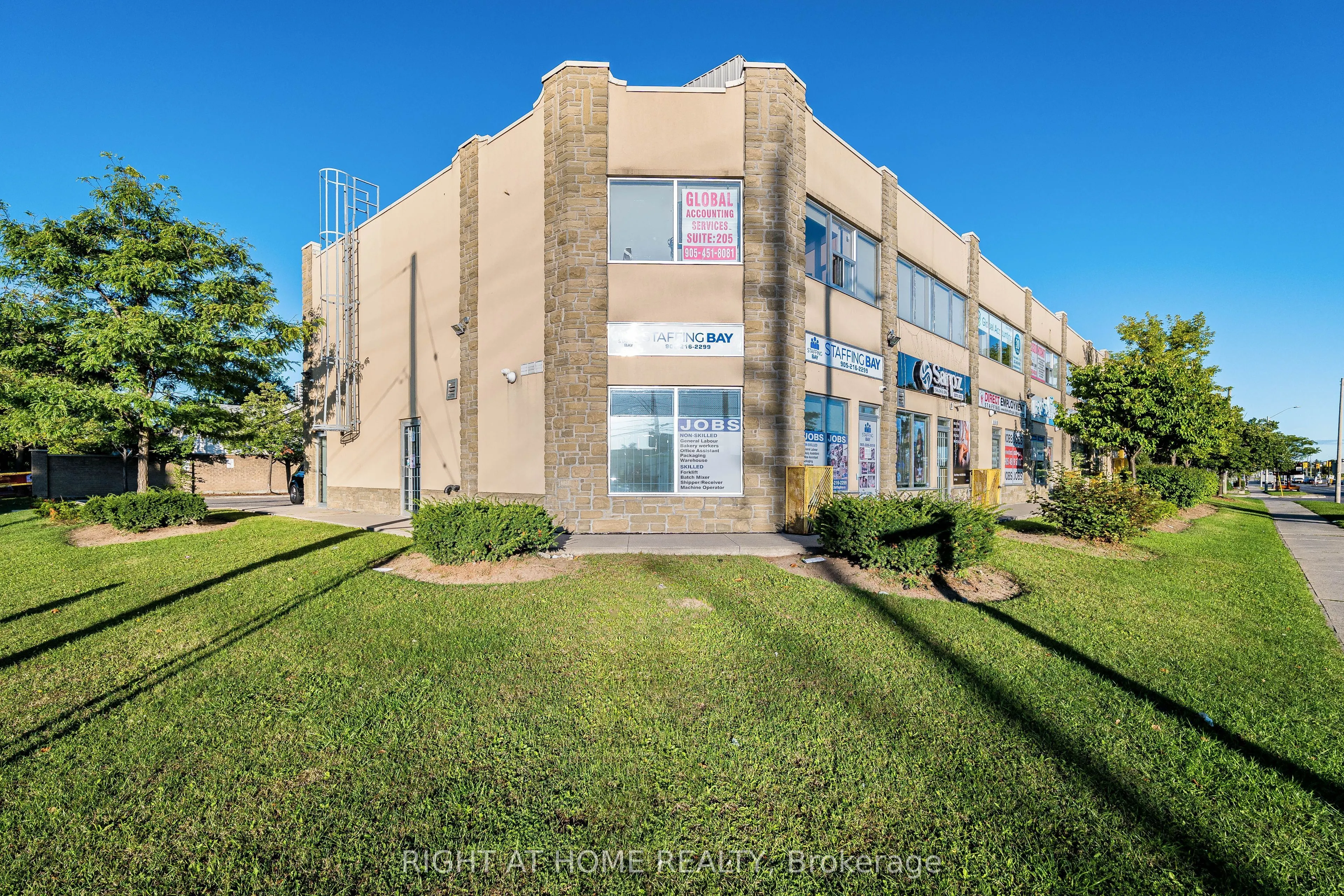 49 Hillcrest Avenue, #104