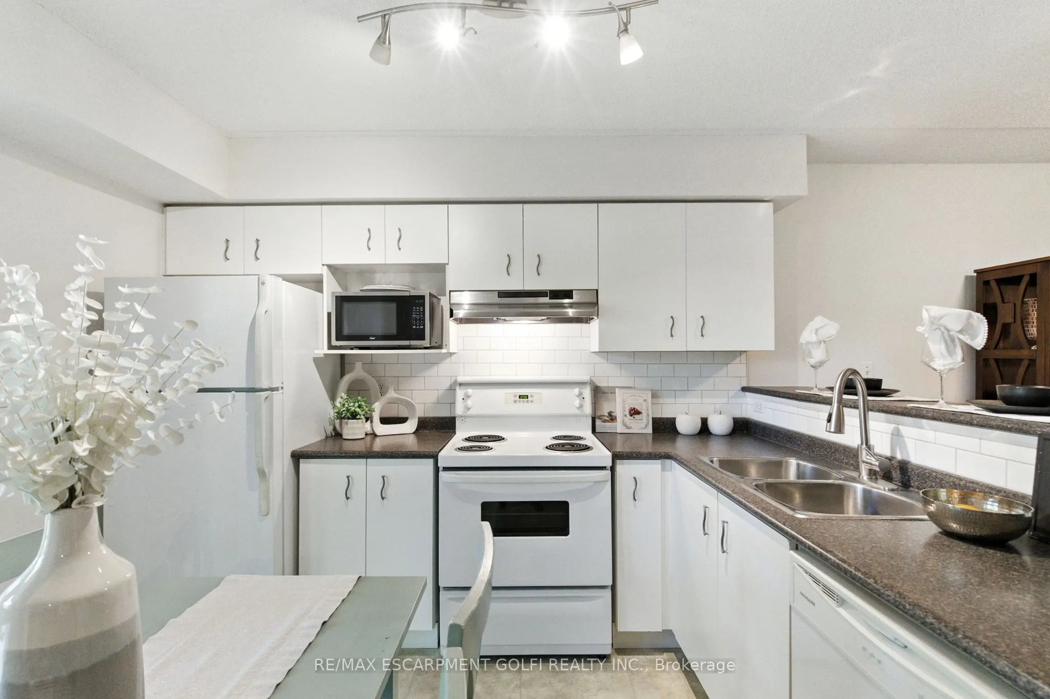 1490 Bishops Gate, #305
