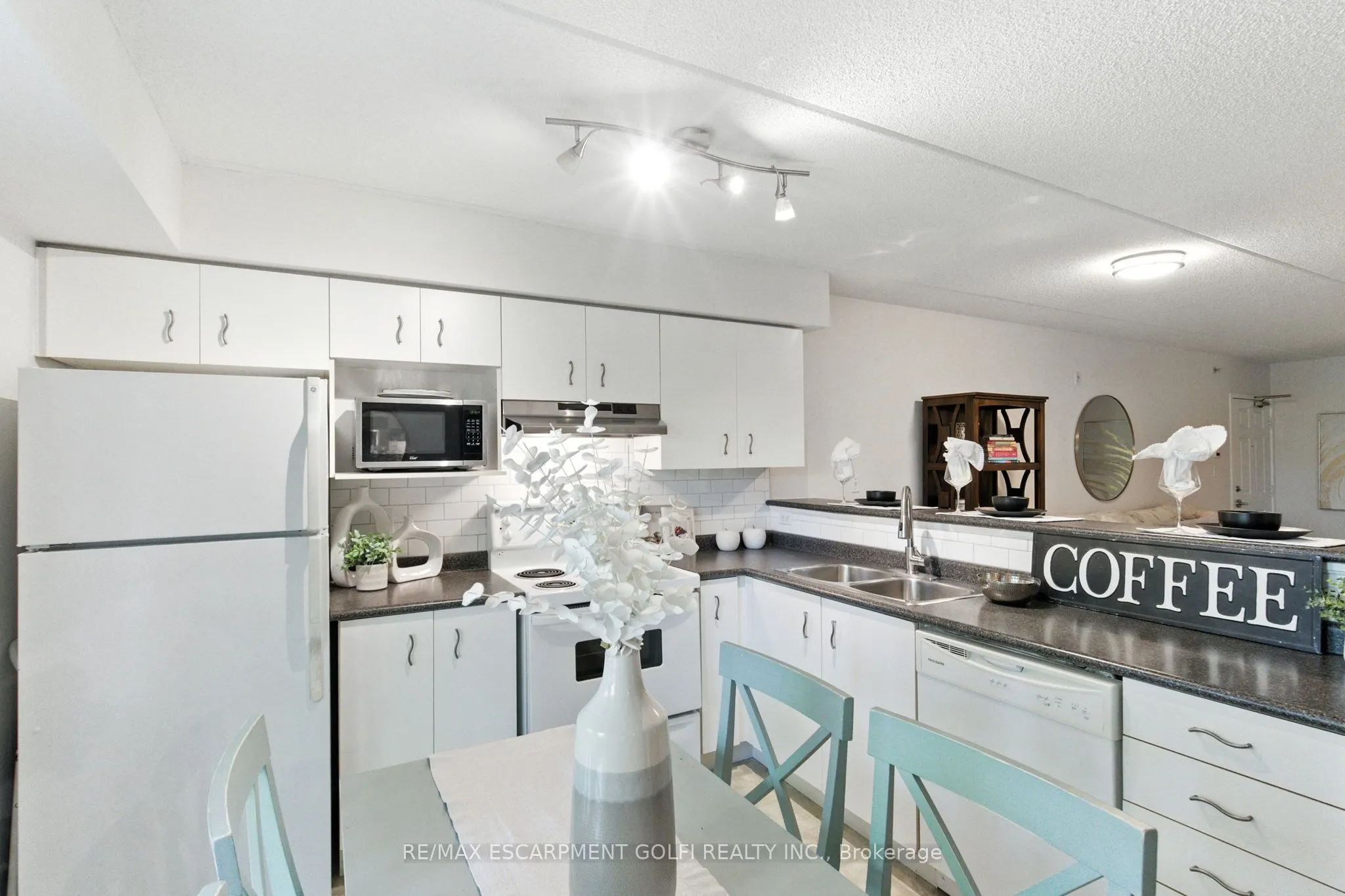 1490 Bishops Gate, #305