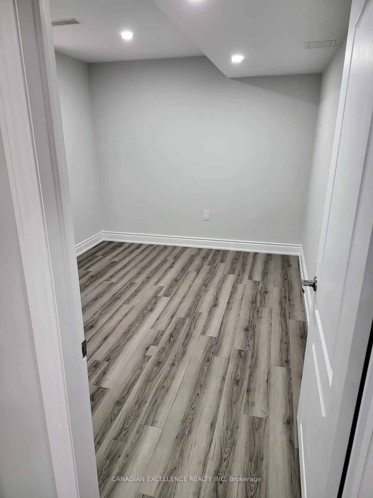11 Lockheed (Basement) Crescent, #Basement