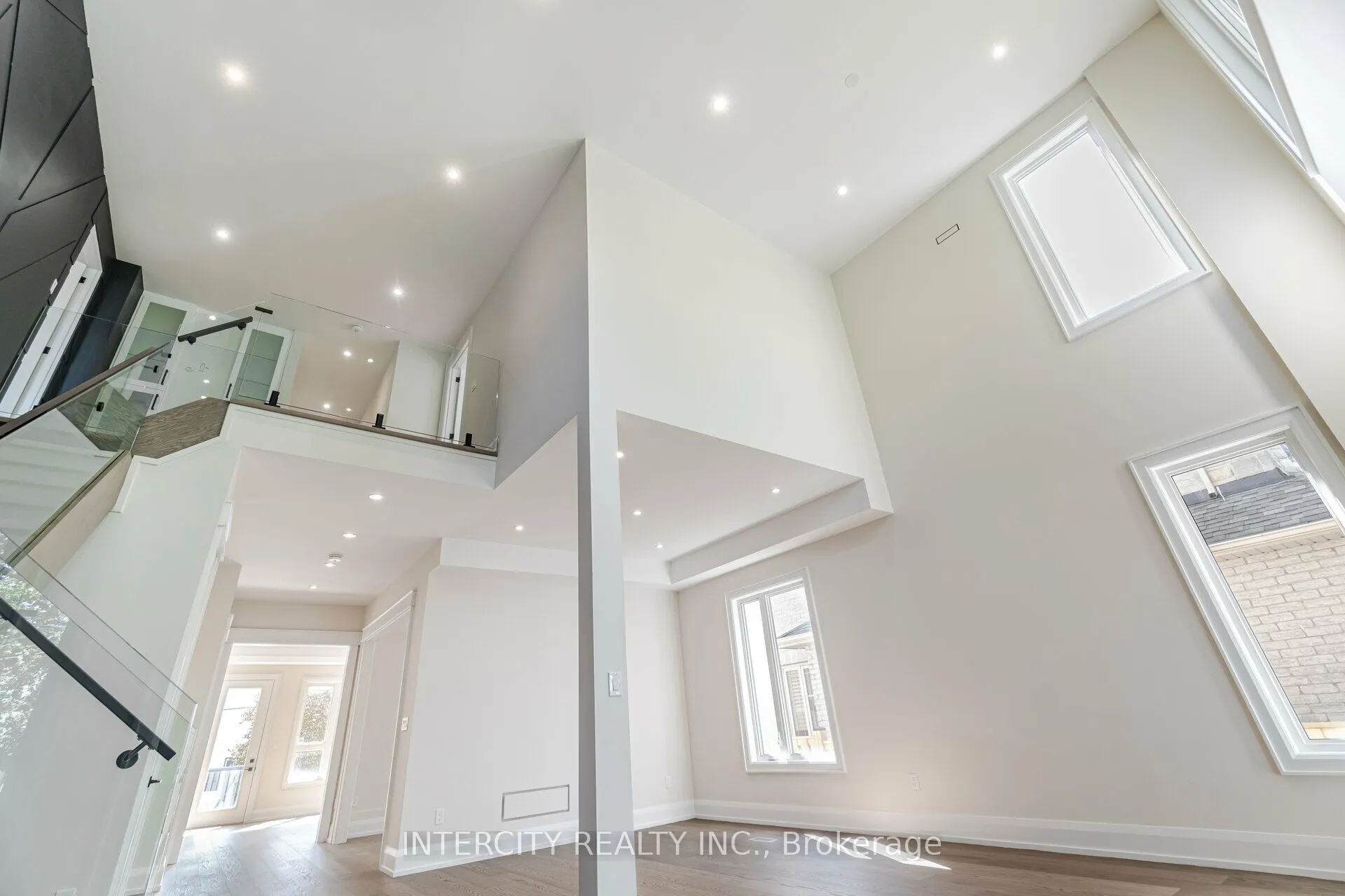 23 Lockheed Boulevard S