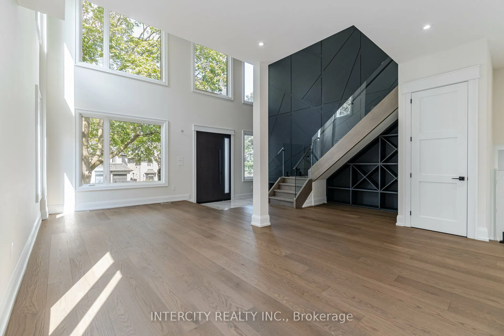 23 Lockheed Boulevard S