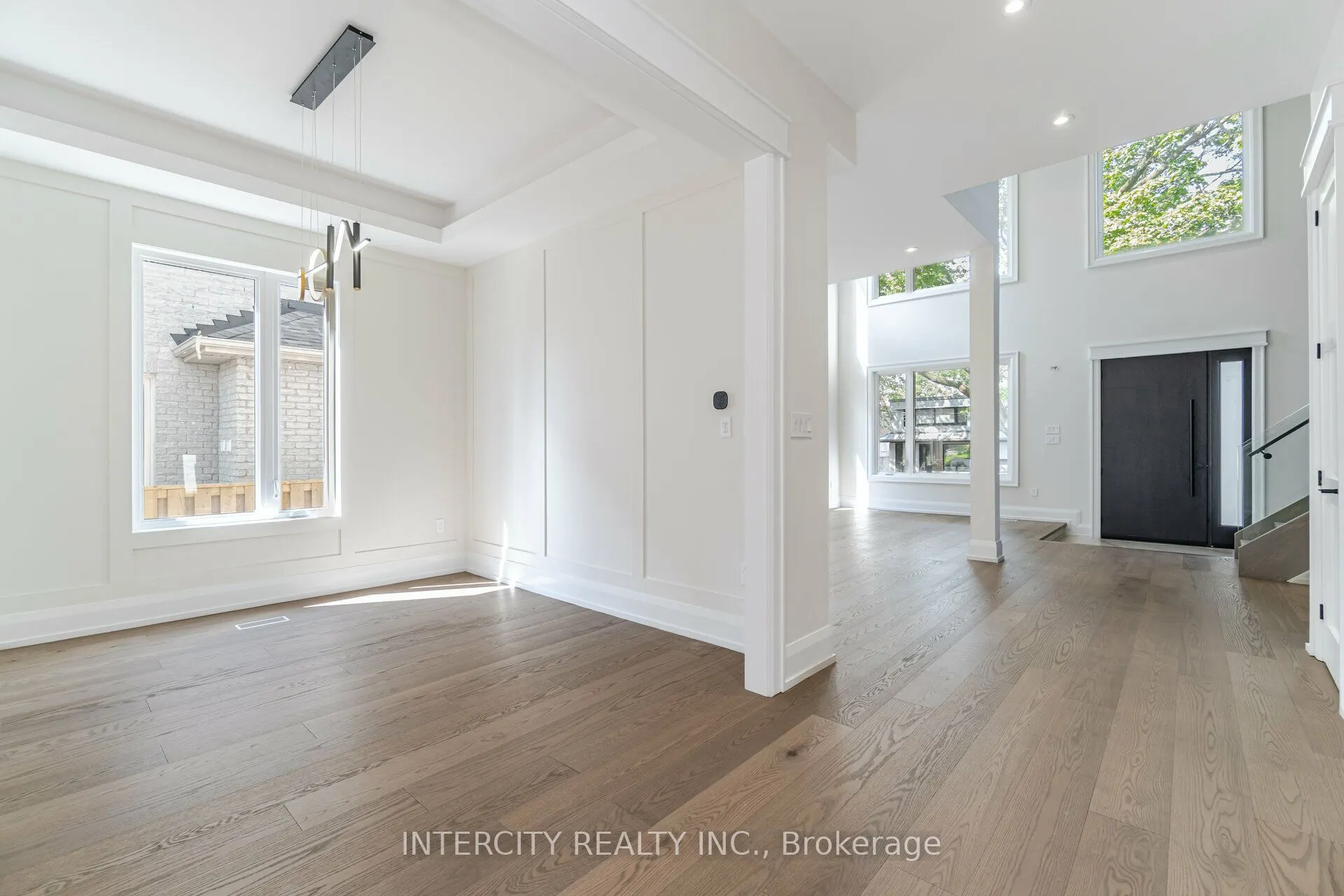 23 Lockheed Boulevard S