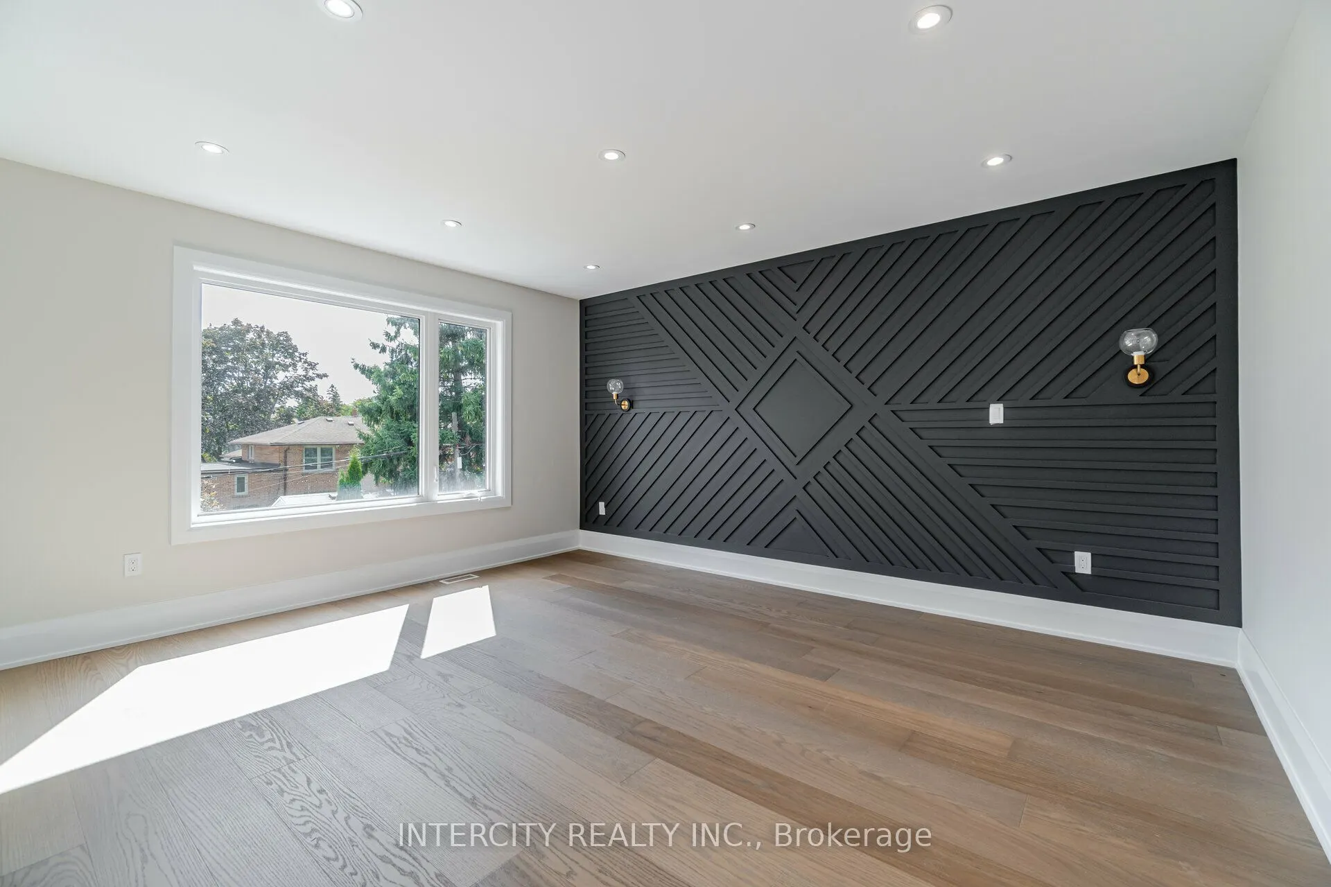 23 Lockheed Boulevard S