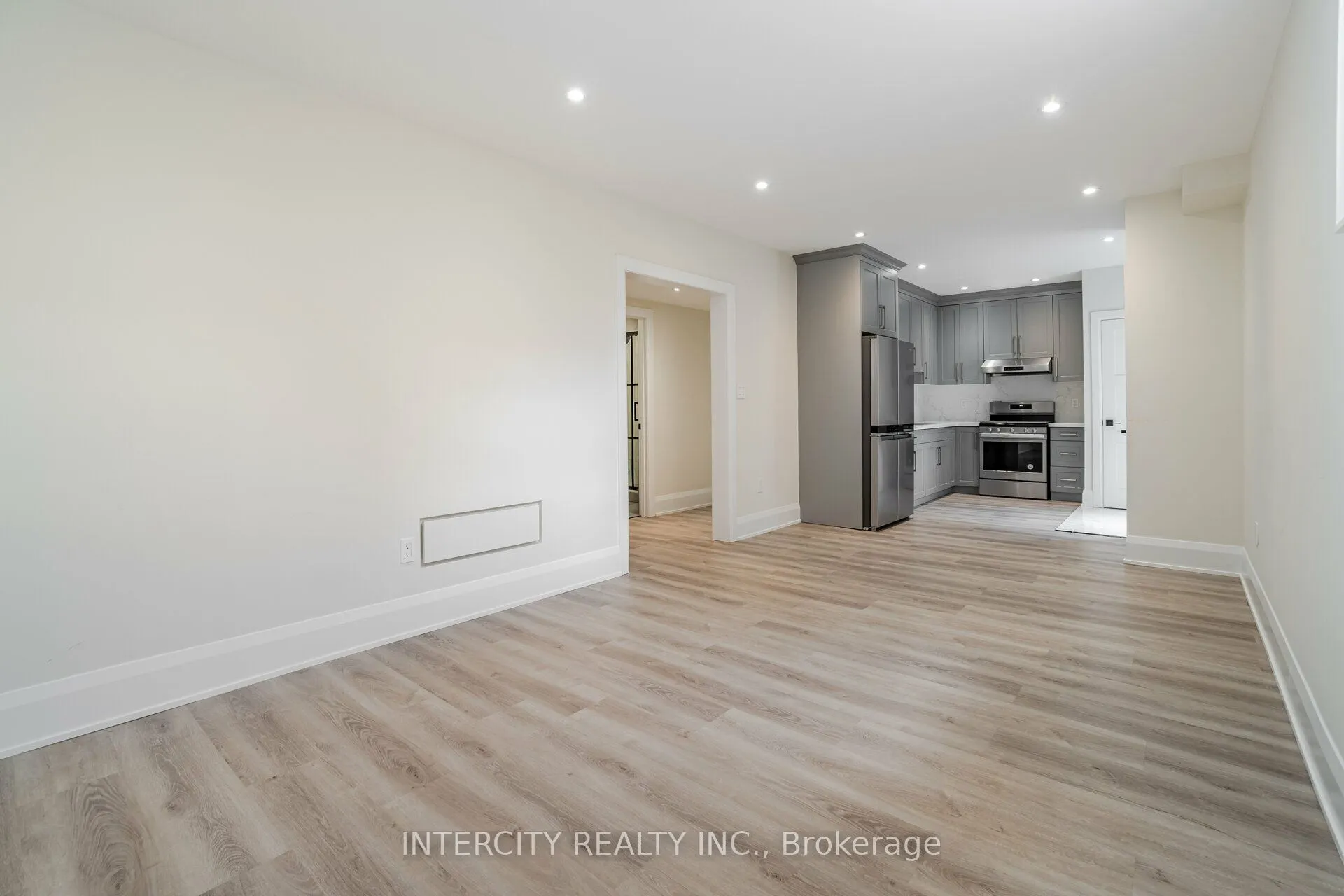 23 Lockheed Boulevard S