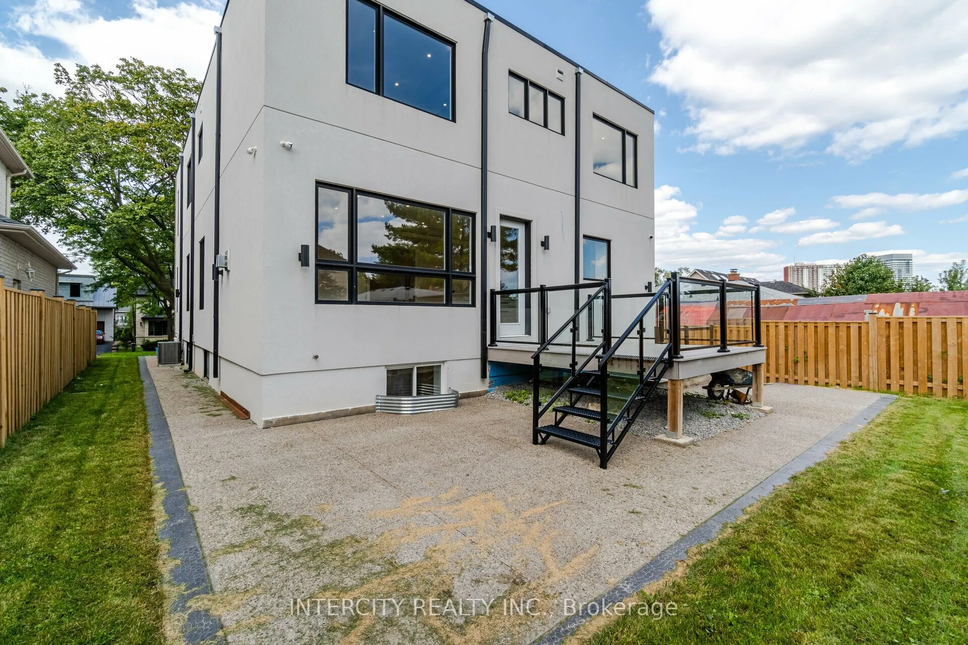 23 Lockheed Boulevard S