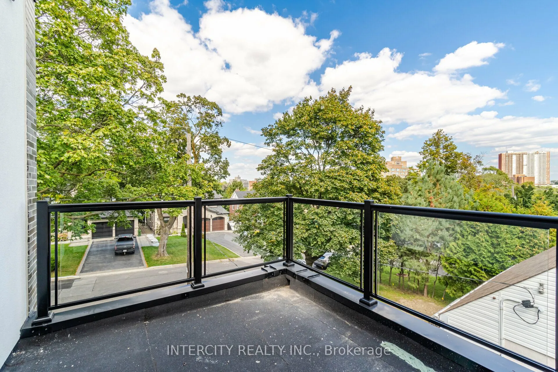 23 Lockheed Boulevard S