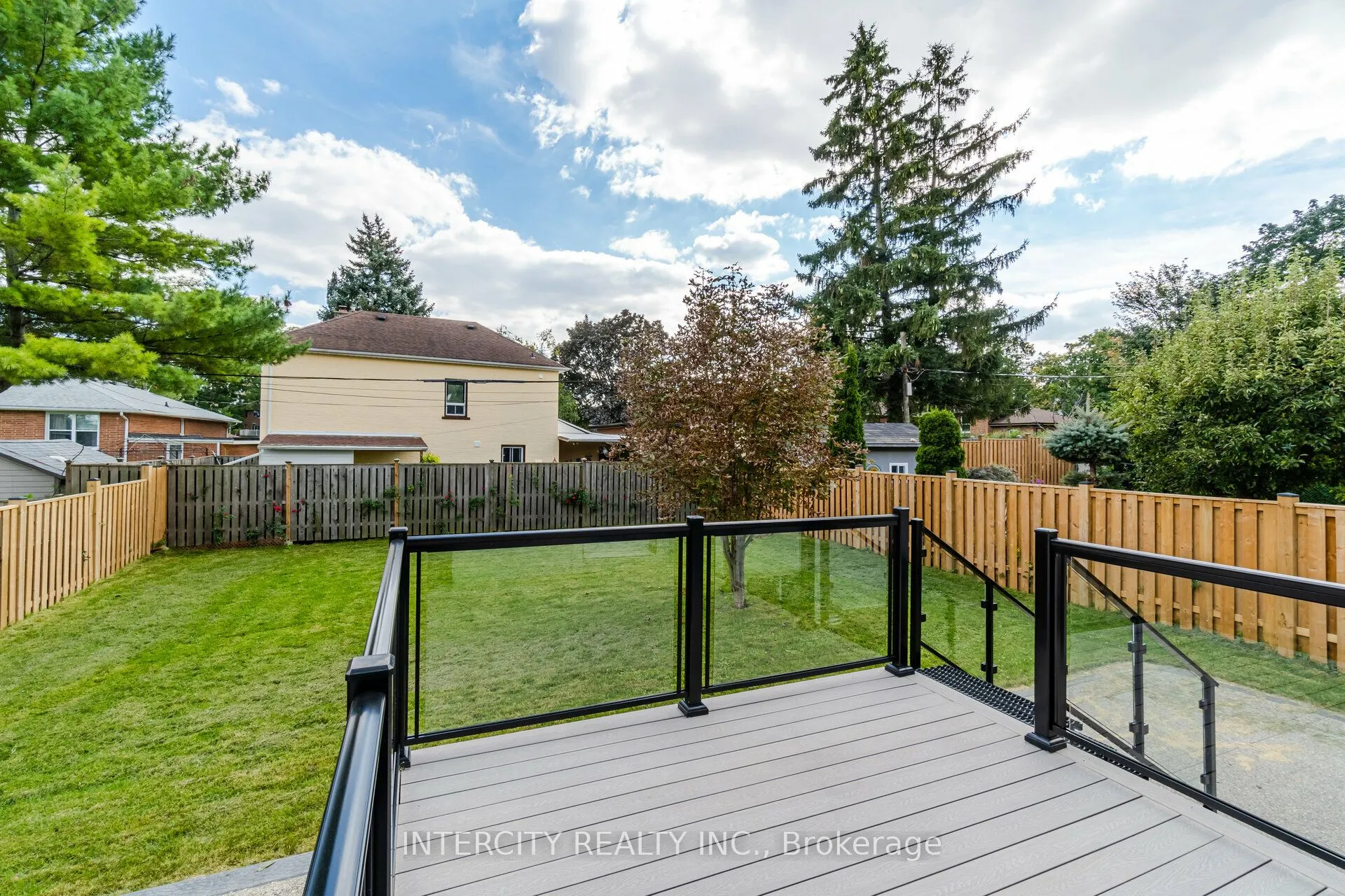 23 Lockheed Boulevard S