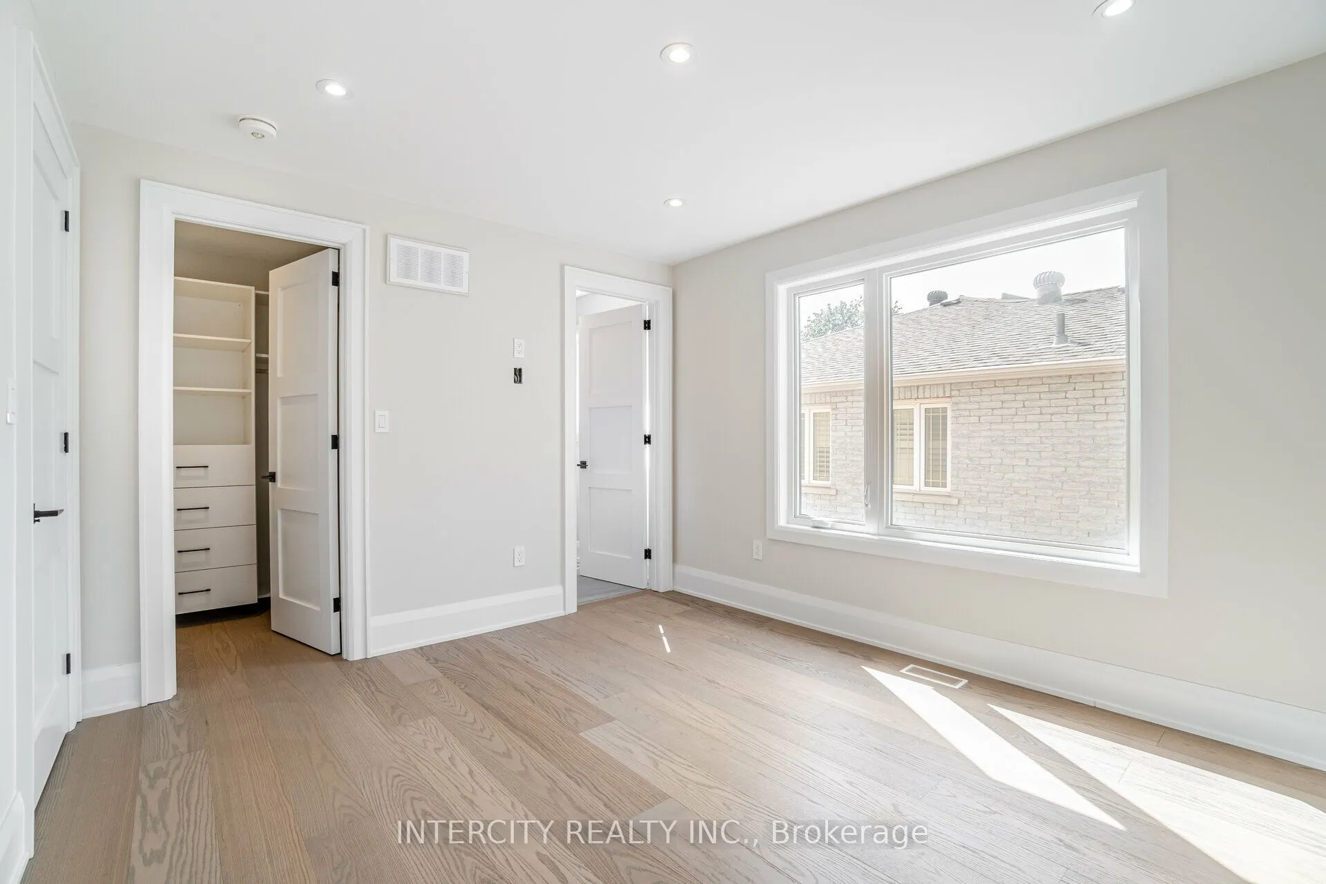 23 Lockheed Boulevard S